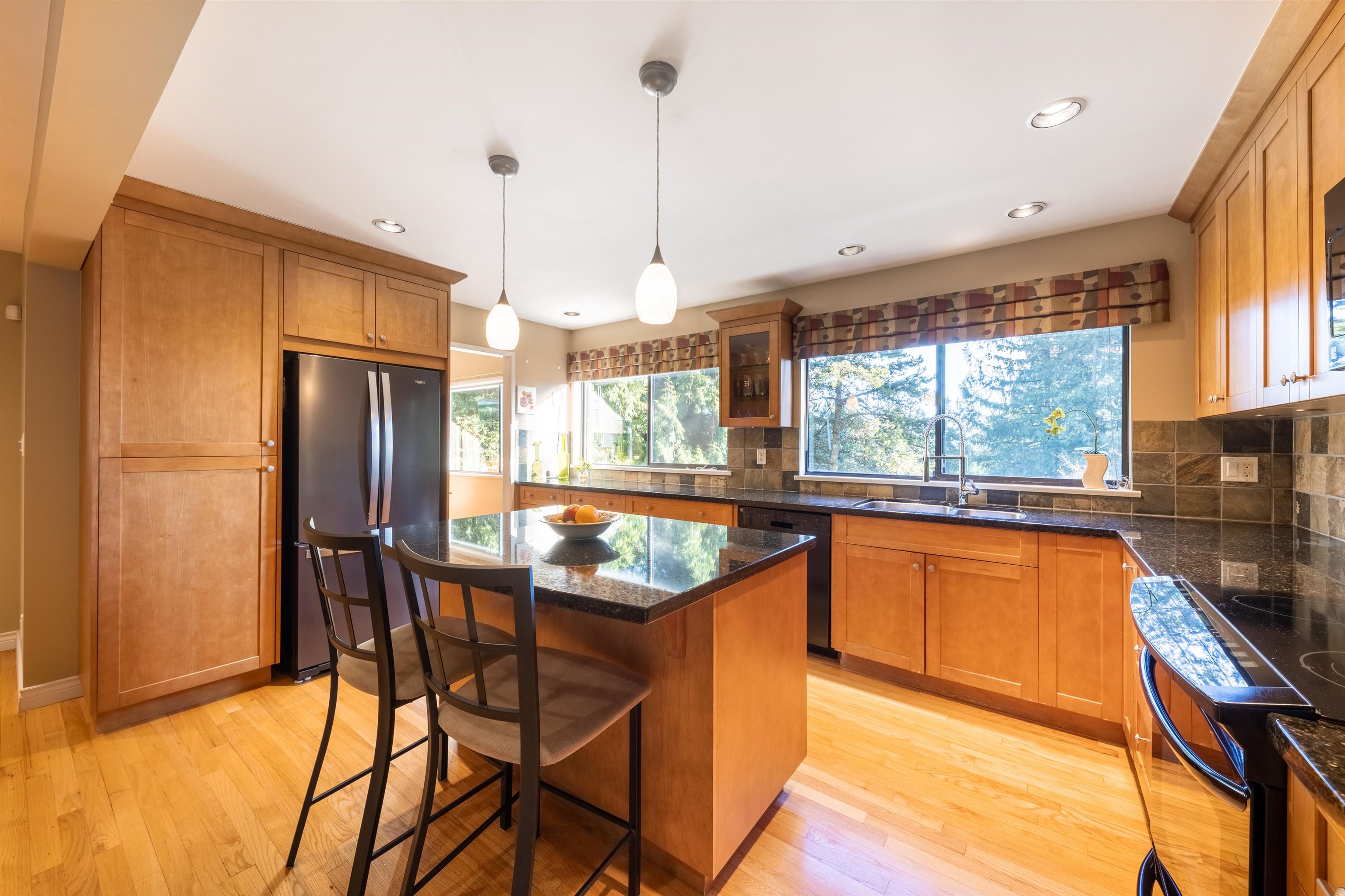 Listing image of 4623 CAULFEILD DRIVE