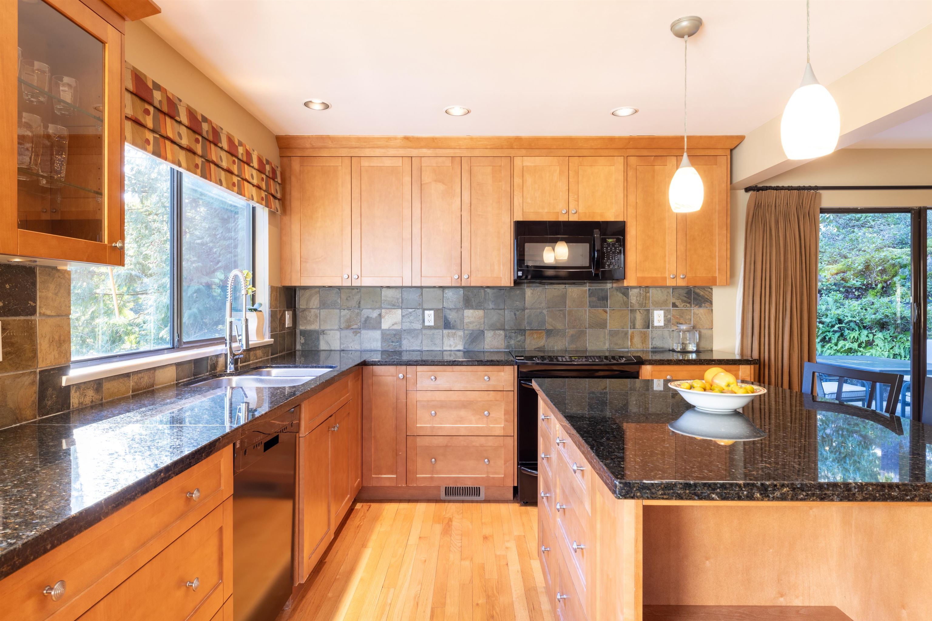Listing image of 4623 CAULFEILD DRIVE