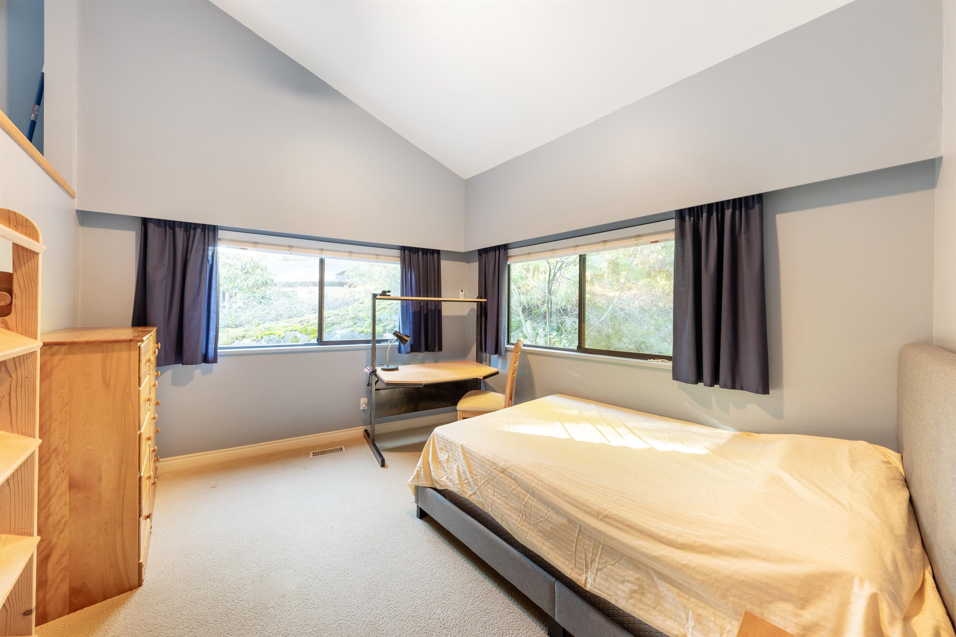 Listing image of 4623 CAULFEILD DRIVE