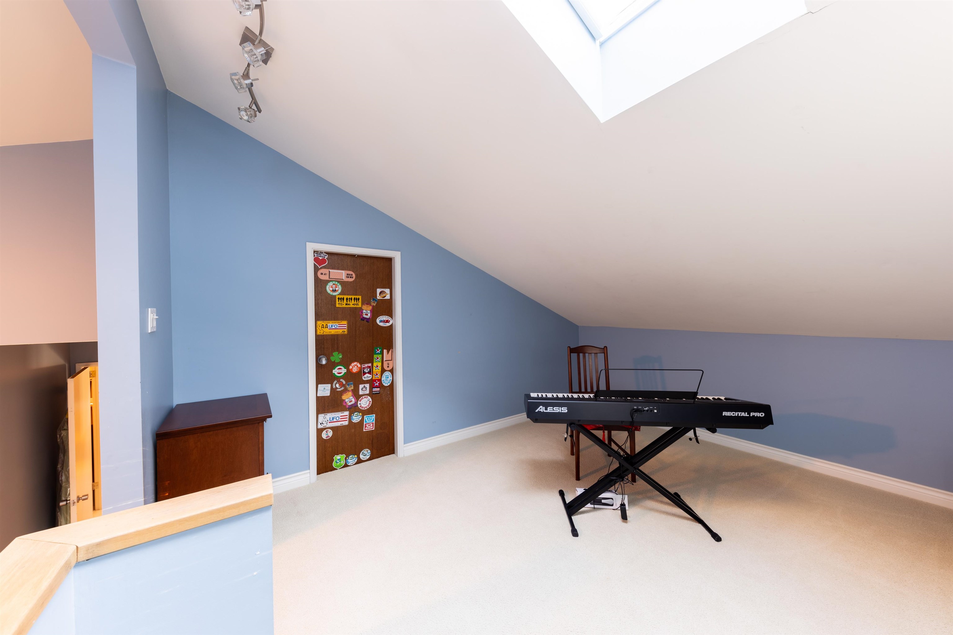 Listing image of 4623 CAULFEILD DRIVE