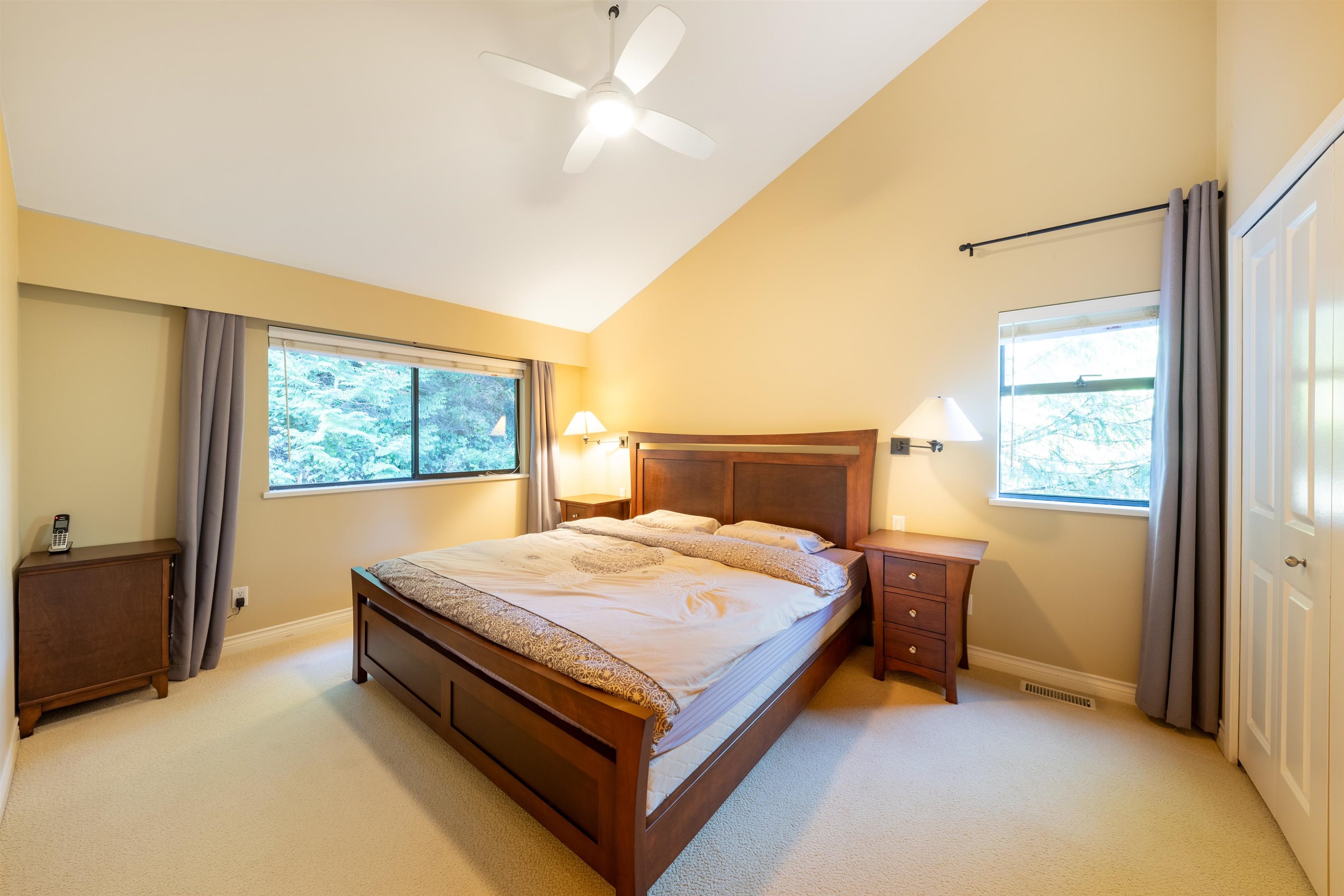 Listing image of 4623 CAULFEILD DRIVE