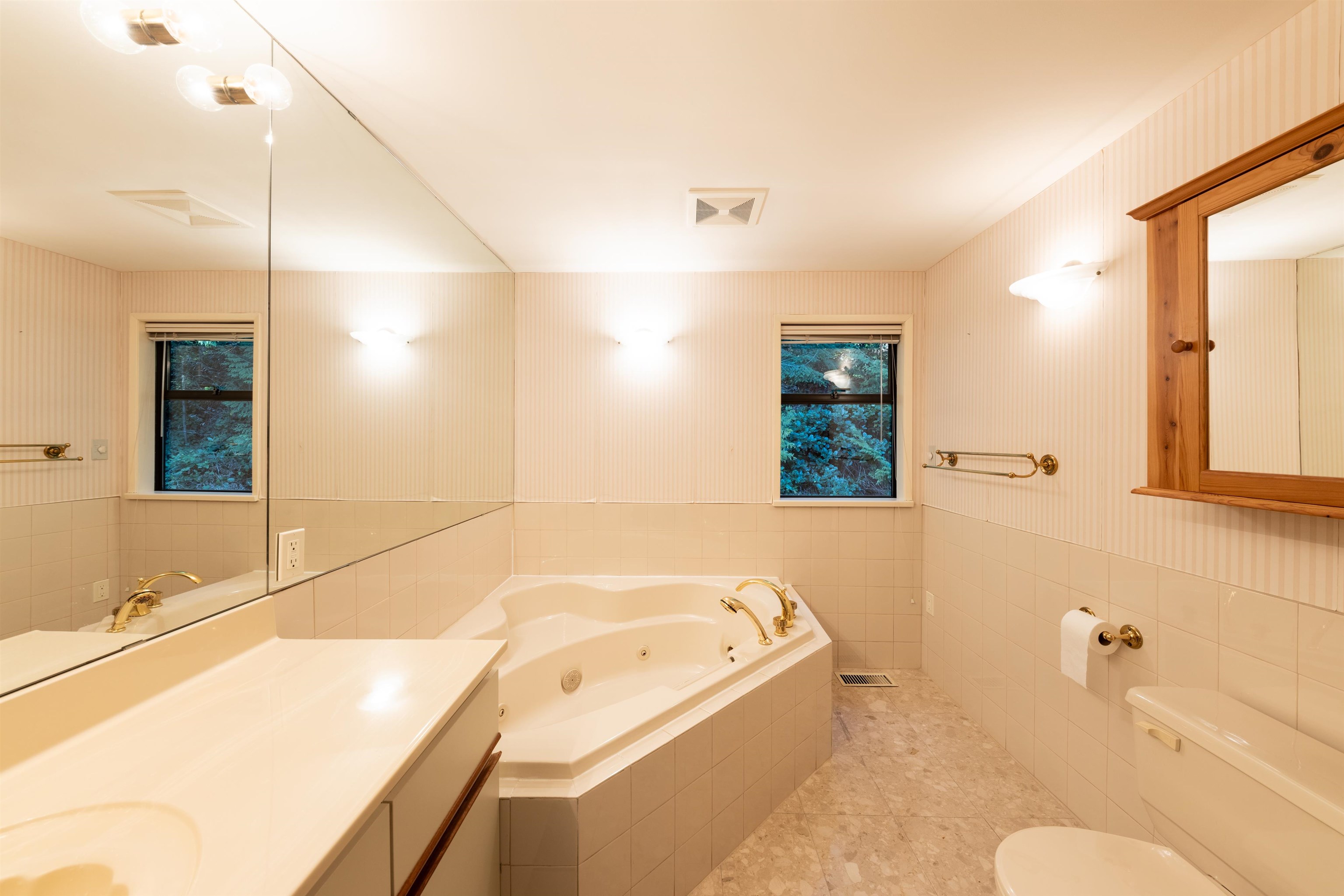 Listing image of 4623 CAULFEILD DRIVE