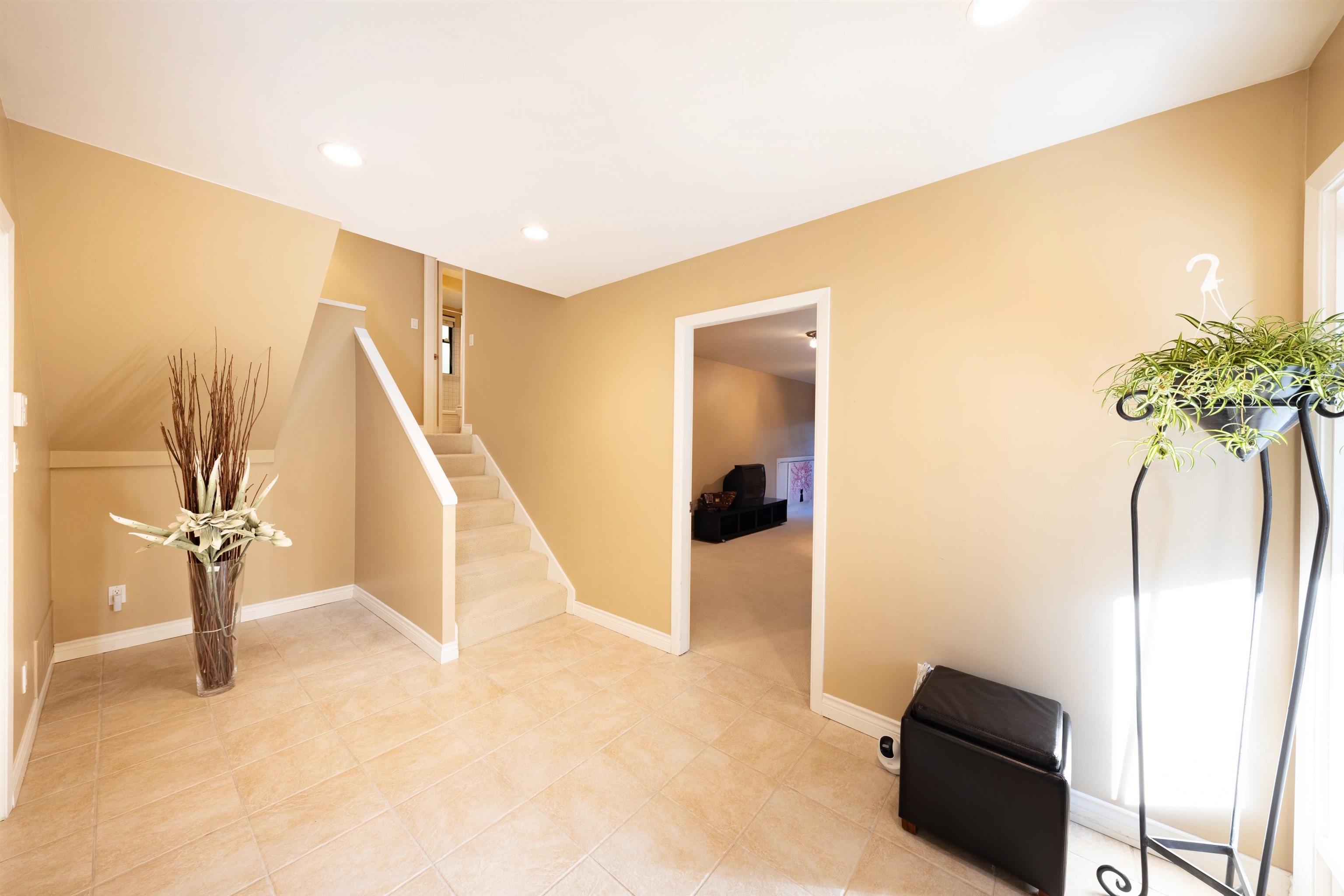 Listing image of 4623 CAULFEILD DRIVE