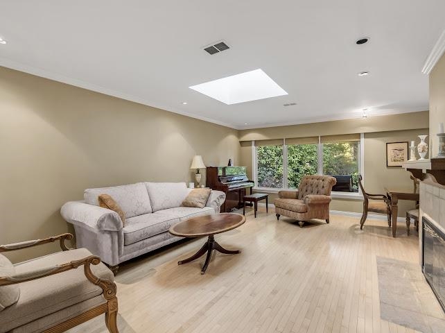 Listing image of 4025 SUNSET BOULEVARD