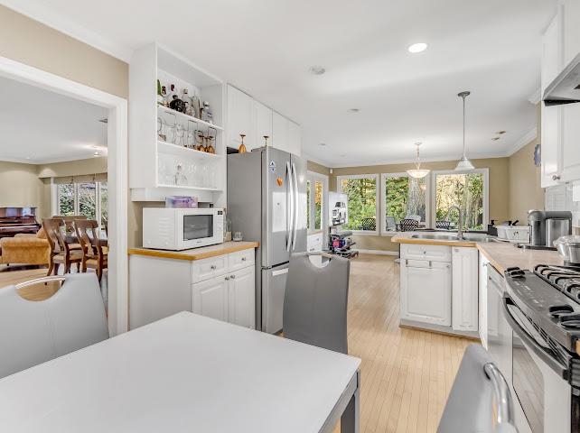 Listing image of 4025 SUNSET BOULEVARD