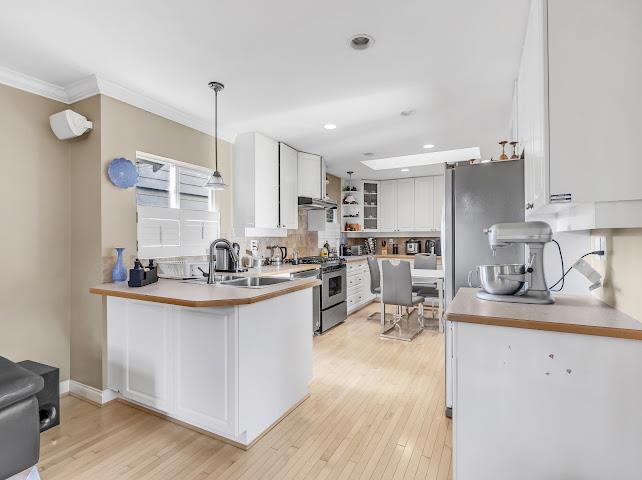 Listing image of 4025 SUNSET BOULEVARD