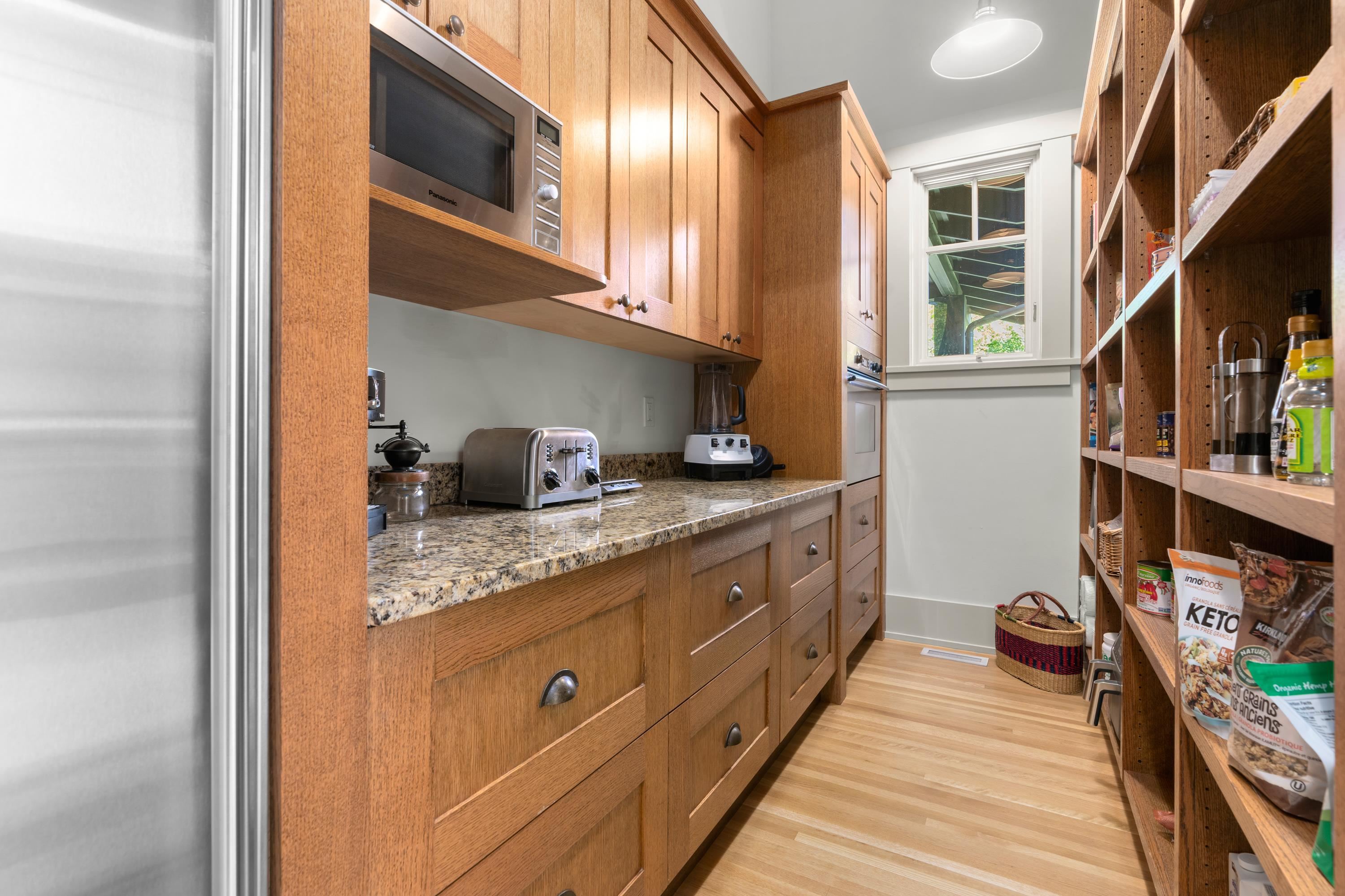 Listing image of 4528 CAULFEILD LANE
