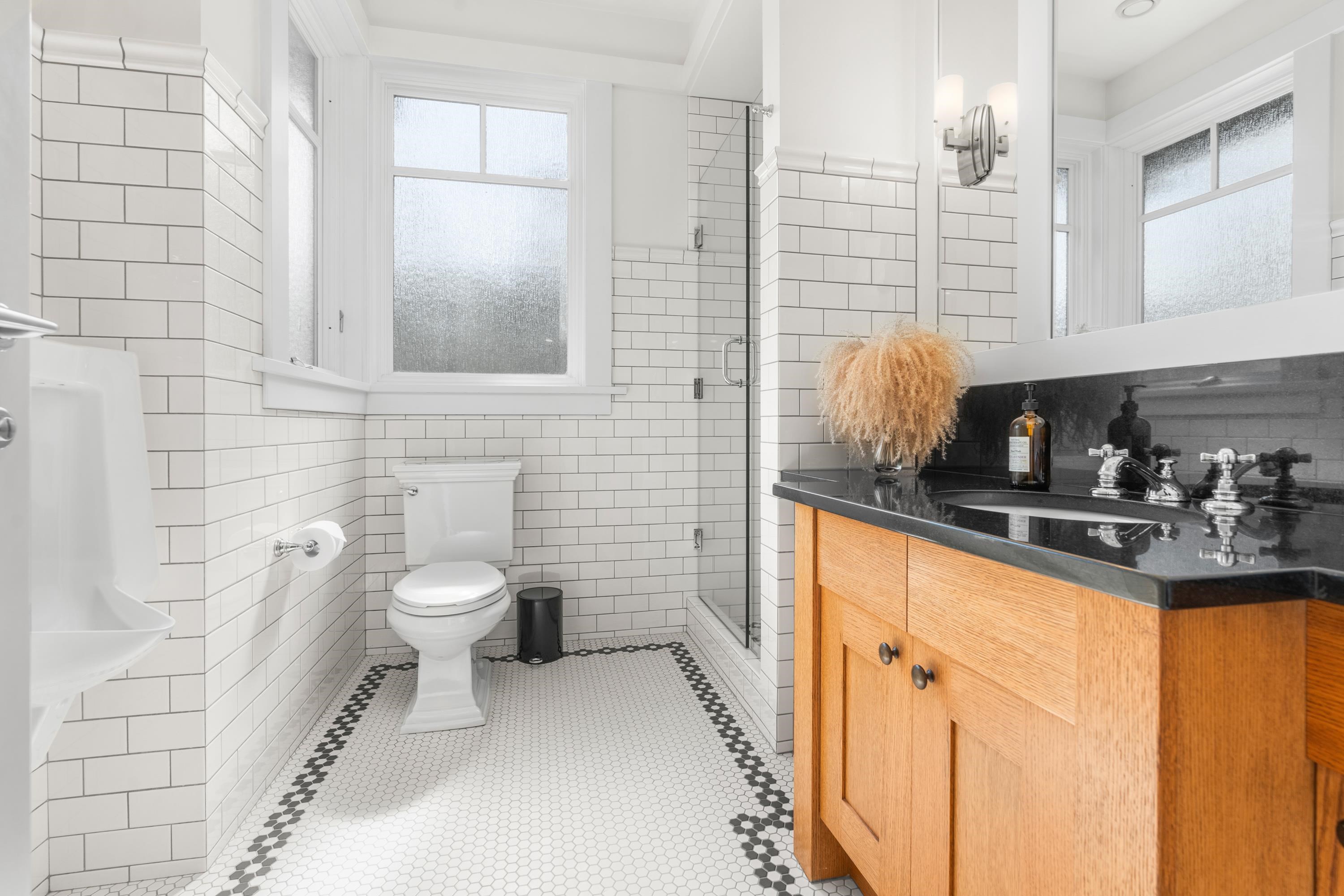 Listing image of 4528 CAULFEILD LANE