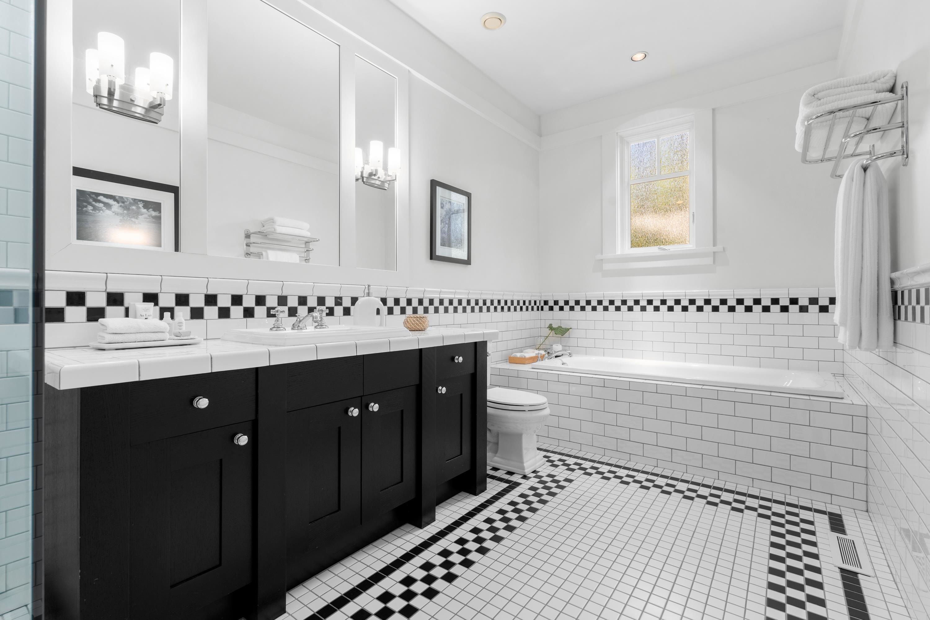 Listing image of 4528 CAULFEILD LANE