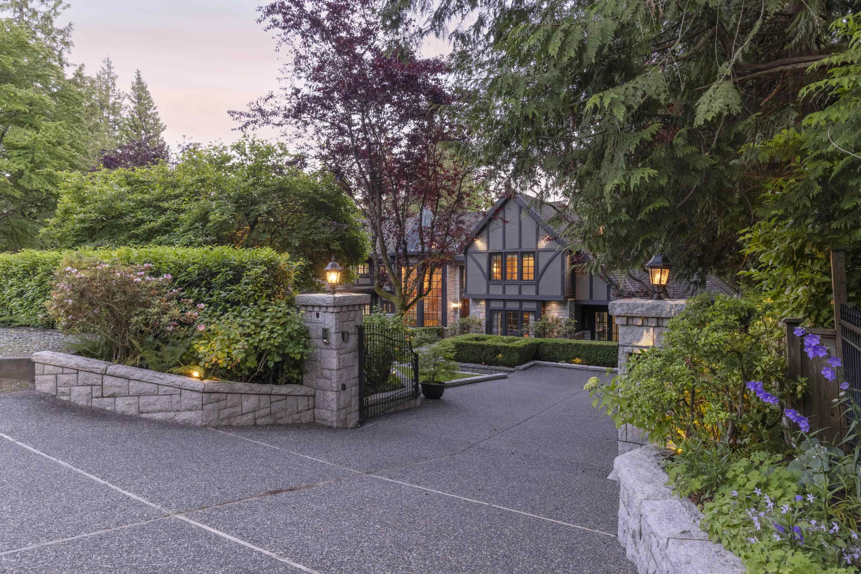 Listing image of 2980 PALMERSTON AVENUE