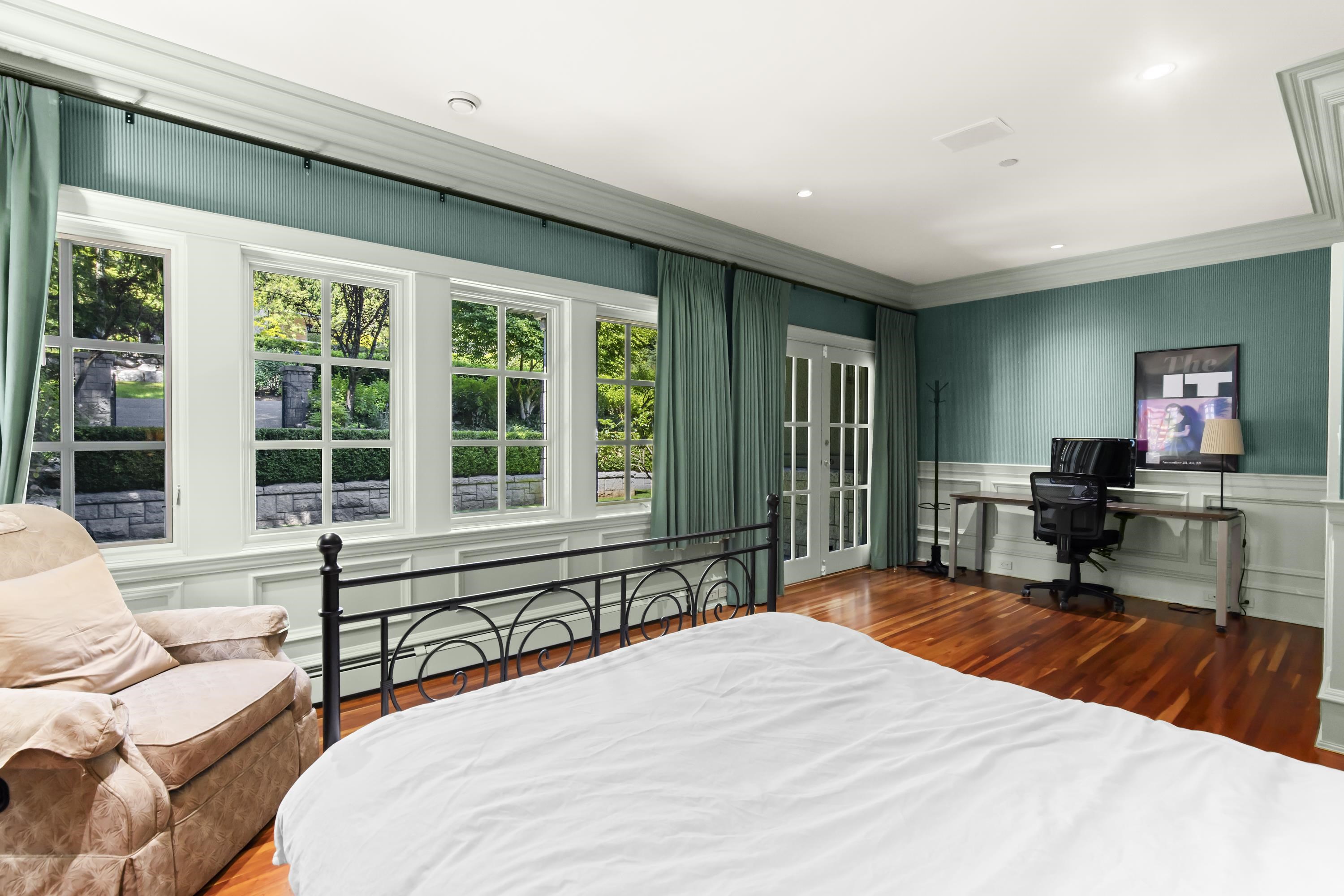 Listing image of 2980 PALMERSTON AVENUE