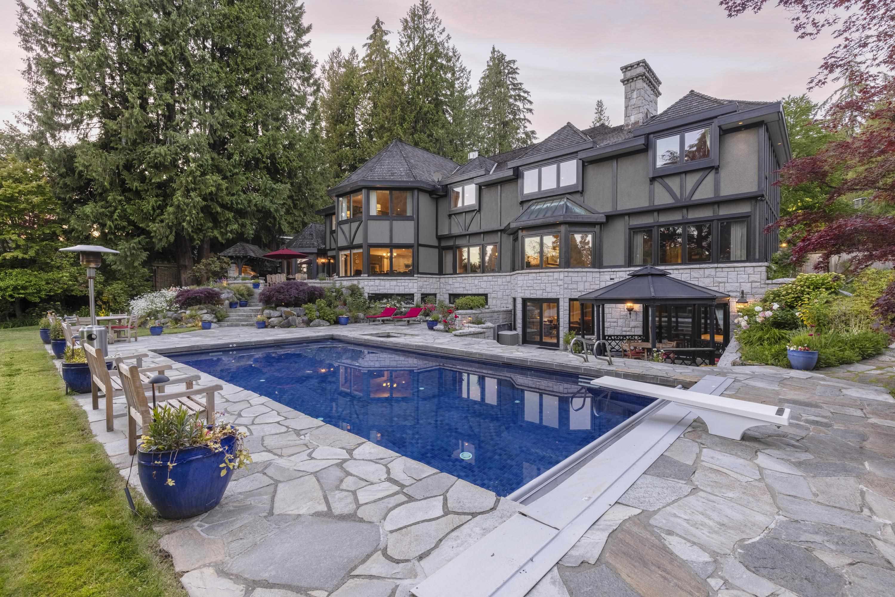 Listing image of 2980 PALMERSTON AVENUE