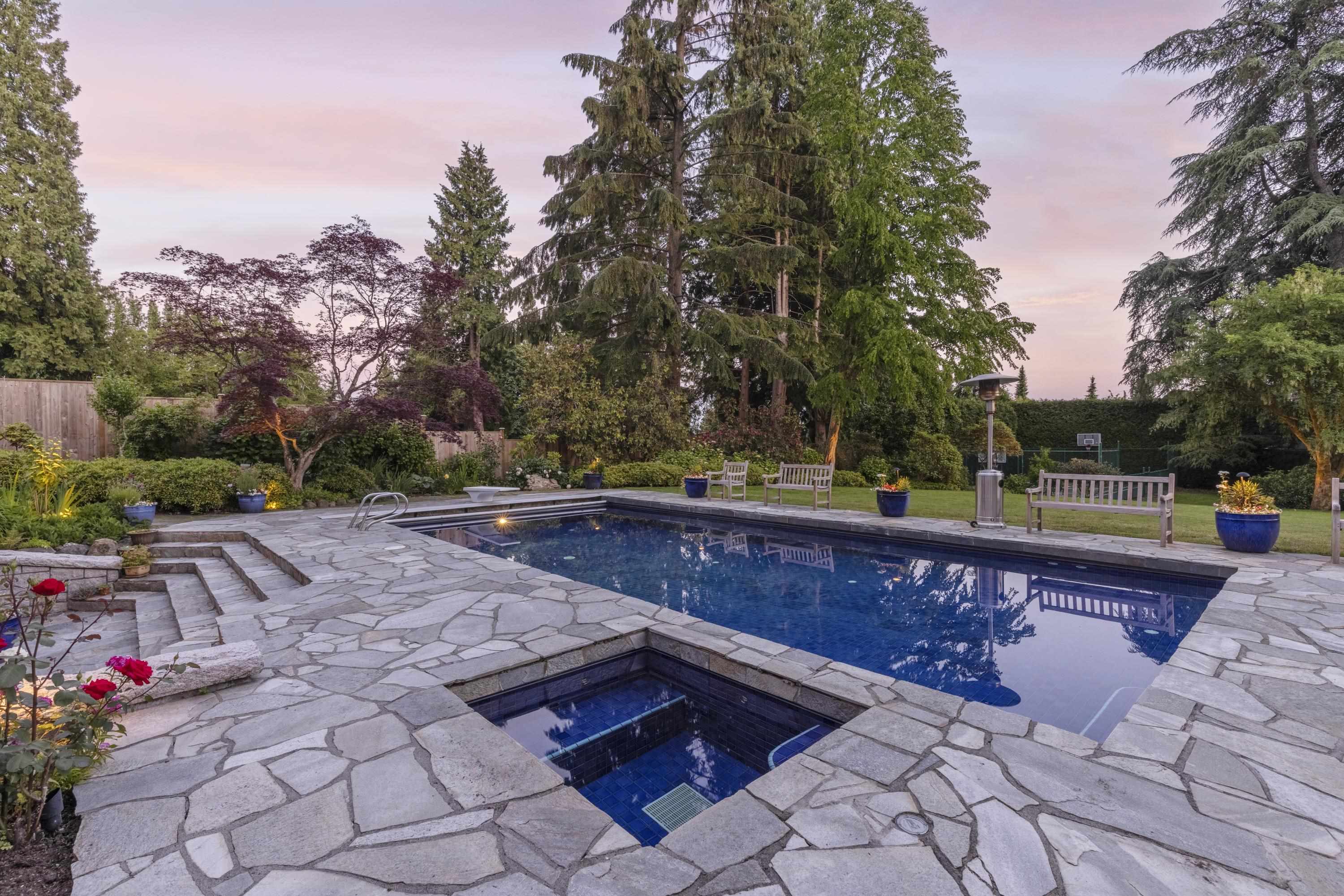 Listing image of 2980 PALMERSTON AVENUE