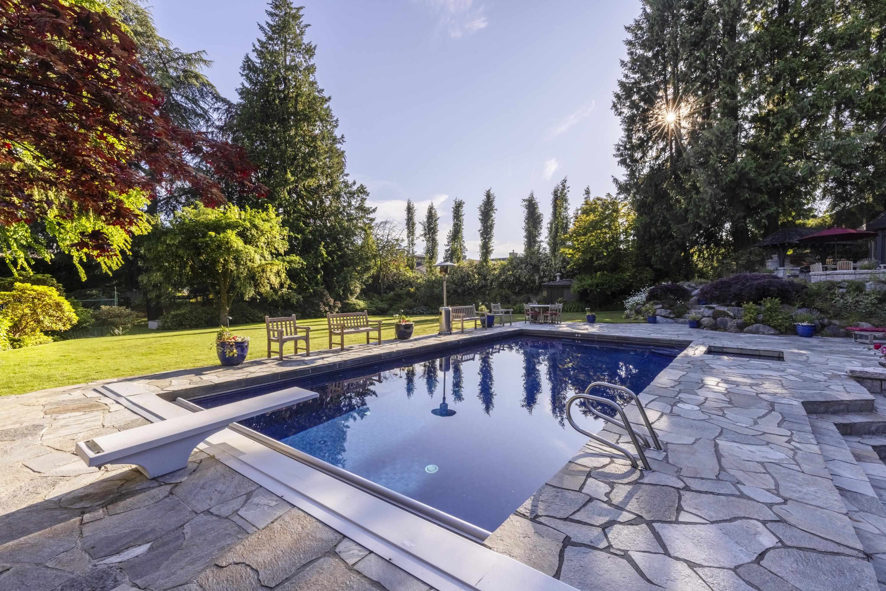 Listing image of 2980 PALMERSTON AVENUE