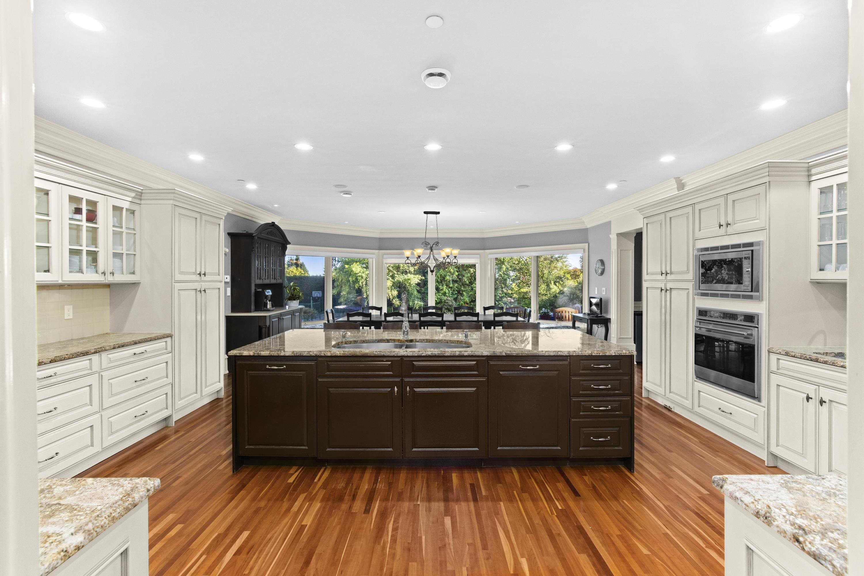 Listing image of 2980 PALMERSTON AVENUE