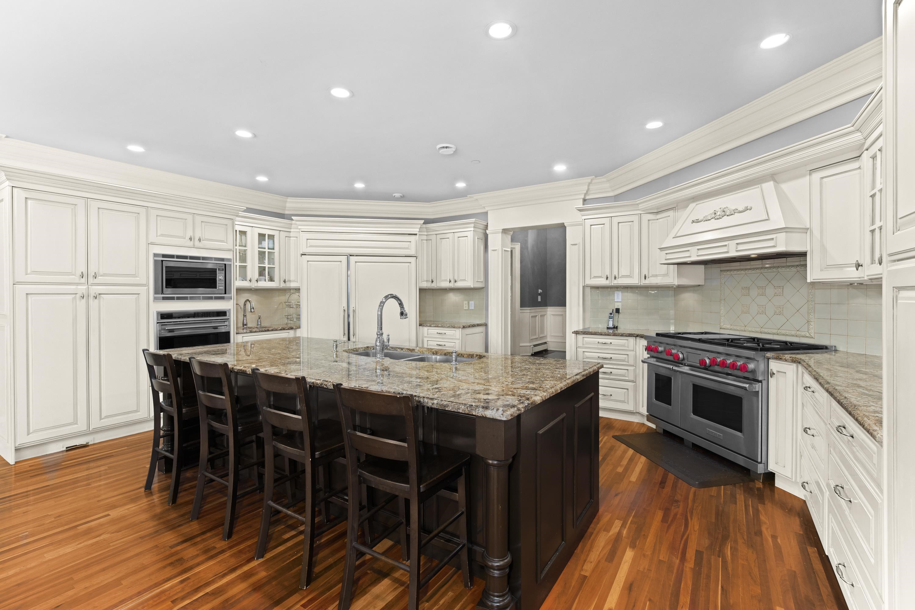 Listing image of 2980 PALMERSTON AVENUE