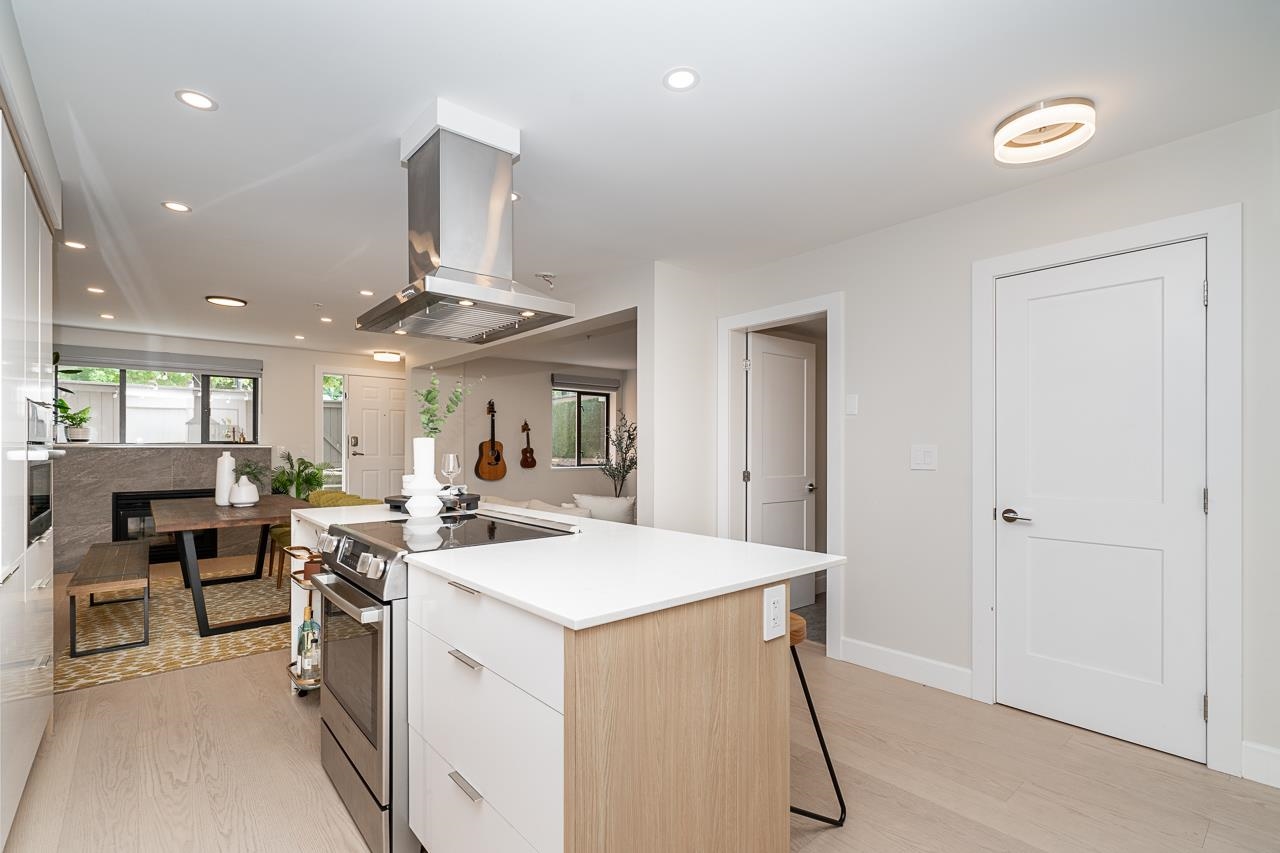 Listing image of 103 345 LONSDALE AVENUE