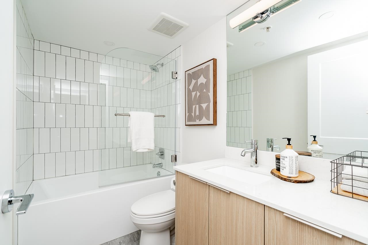 Listing image of 103 345 LONSDALE AVENUE