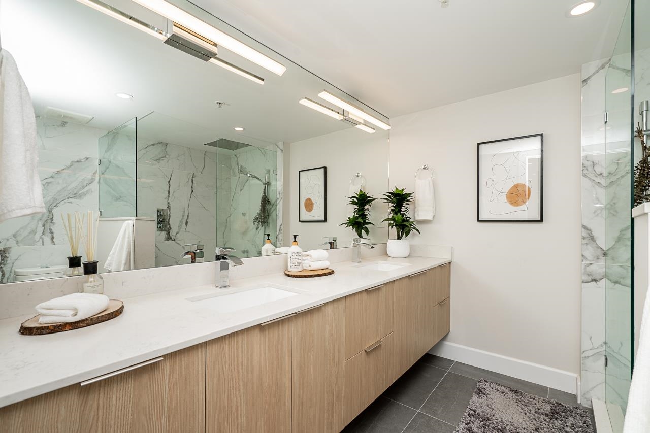 Listing image of 103 345 LONSDALE AVENUE