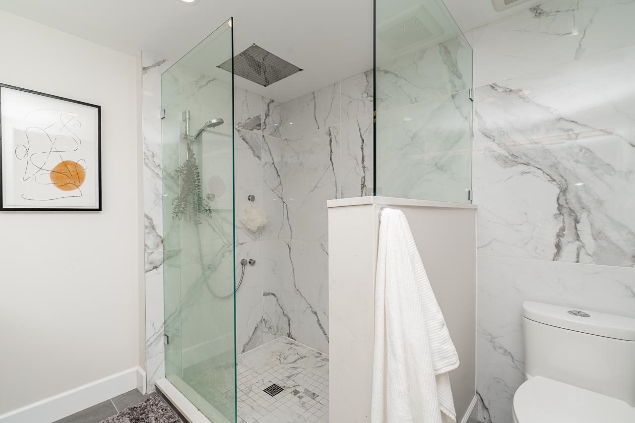 Listing image of 103 345 LONSDALE AVENUE