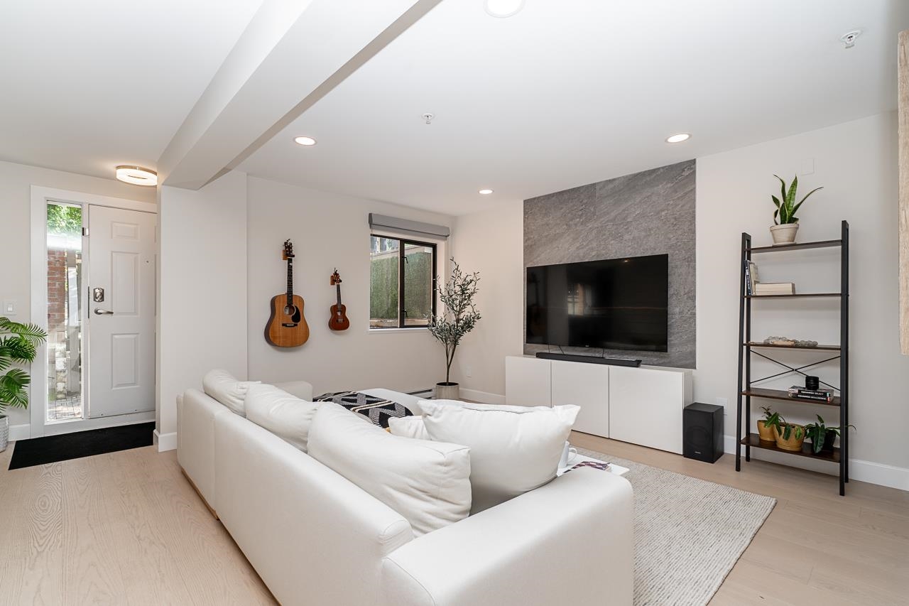 Listing image of 103 345 LONSDALE AVENUE