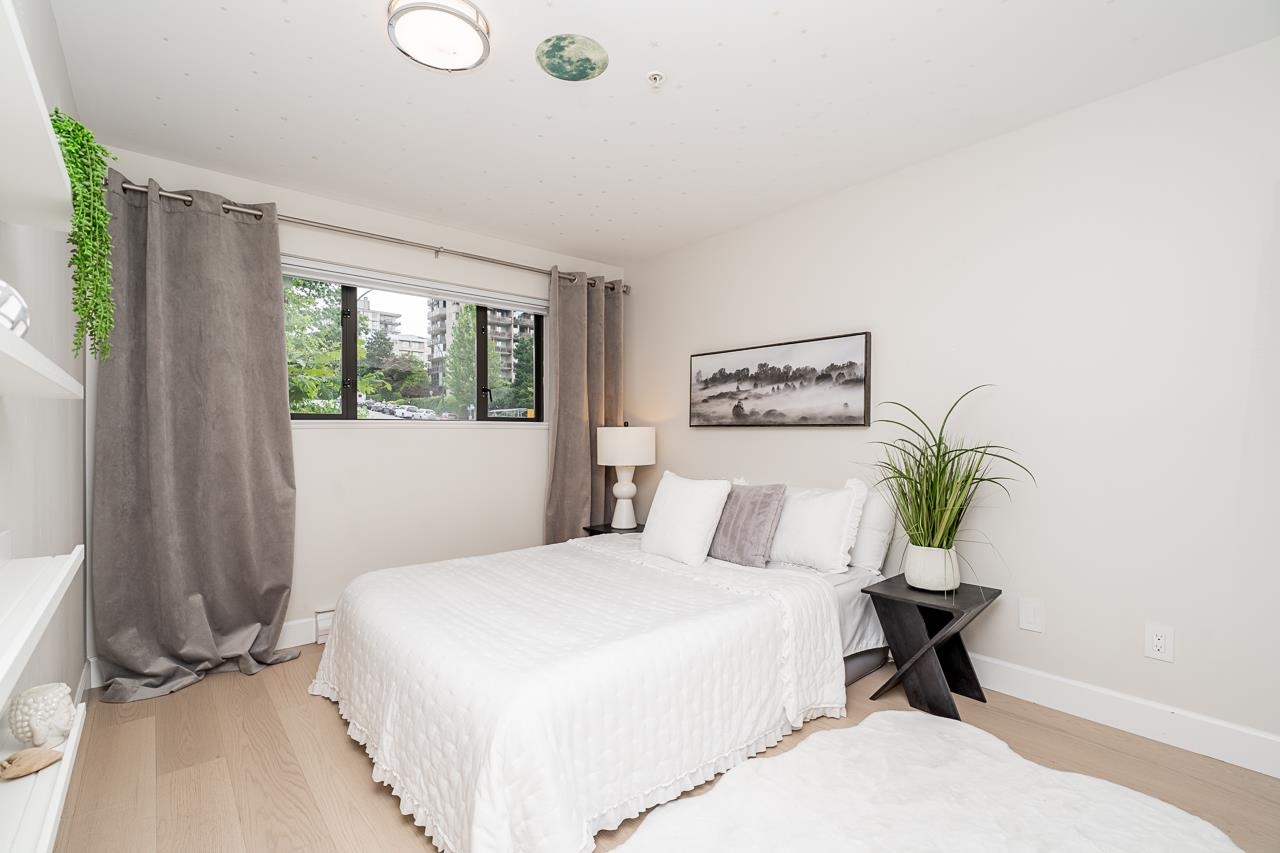 Listing image of 103 345 LONSDALE AVENUE