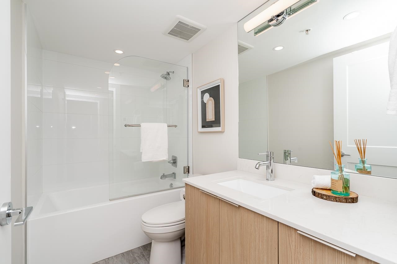 Listing image of 103 345 LONSDALE AVENUE