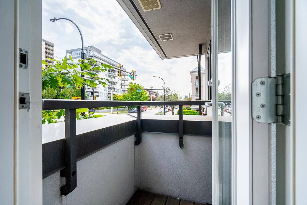 Listing image of 103 345 LONSDALE AVENUE