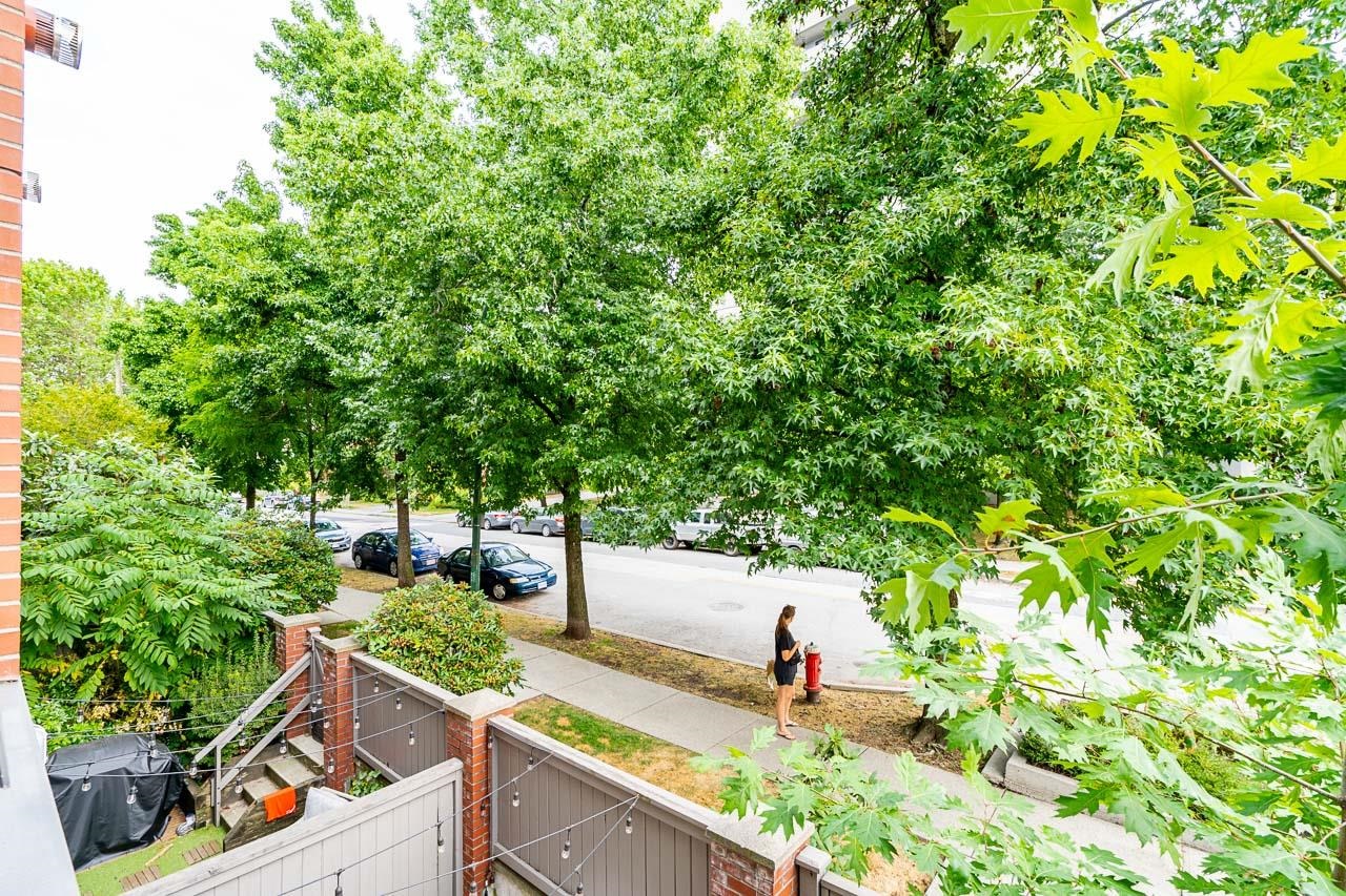Listing image of 103 345 LONSDALE AVENUE