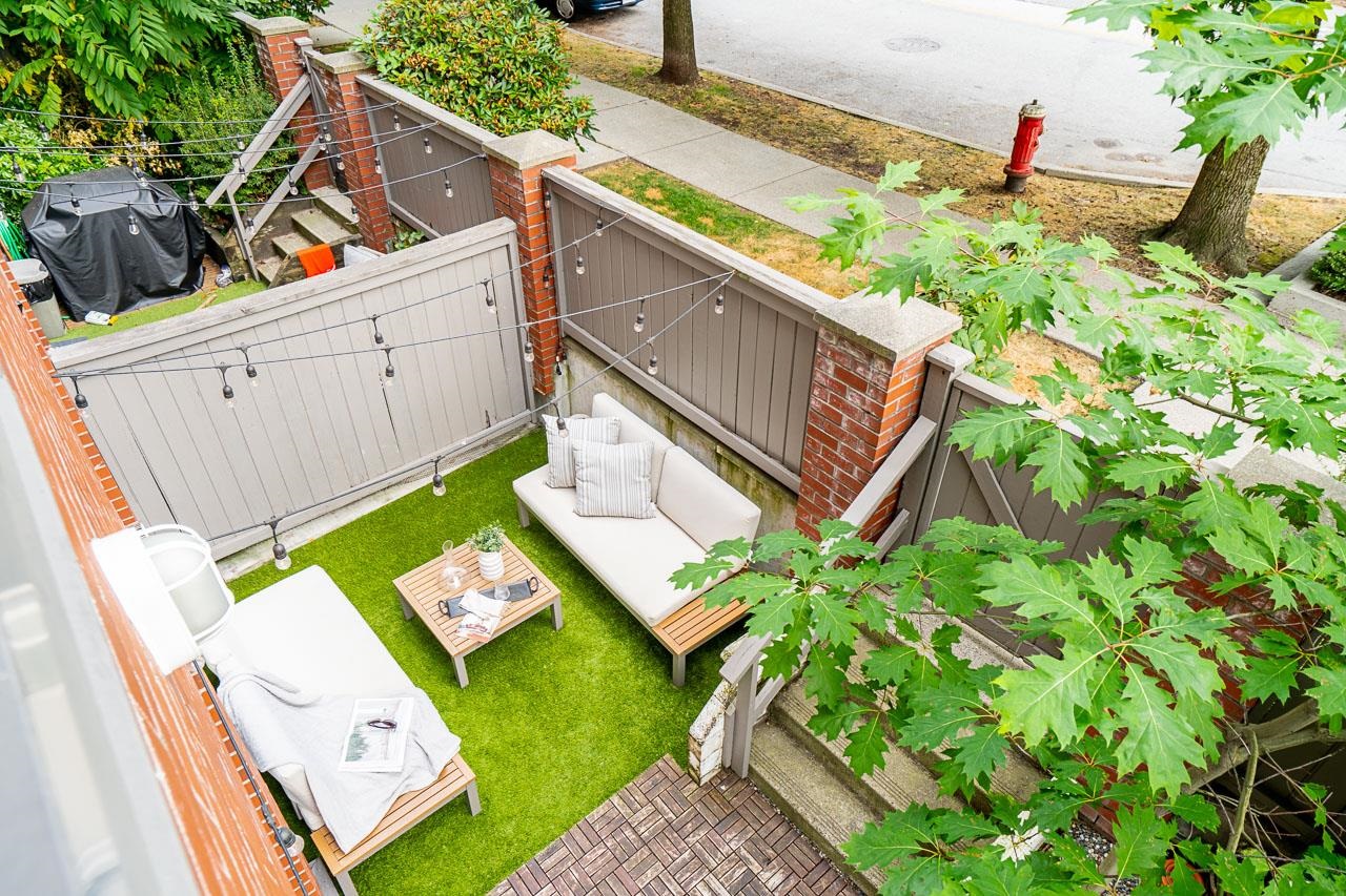 Listing image of 103 345 LONSDALE AVENUE