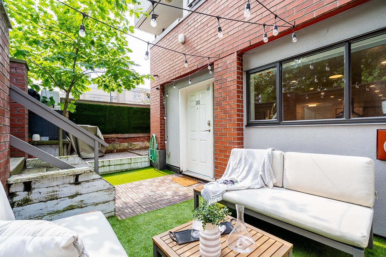 Listing image of 103 345 LONSDALE AVENUE