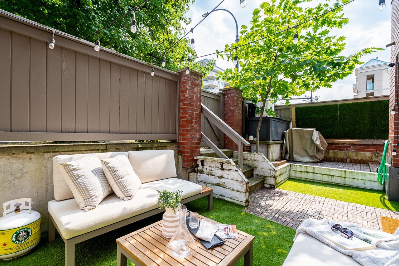 Listing image of 103 345 LONSDALE AVENUE