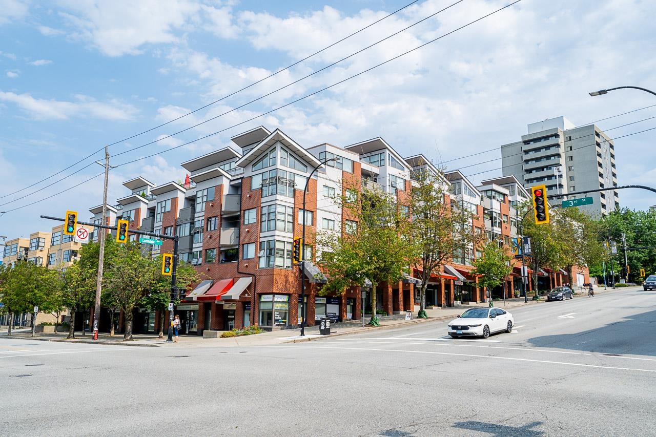 Listing image of 103 345 LONSDALE AVENUE