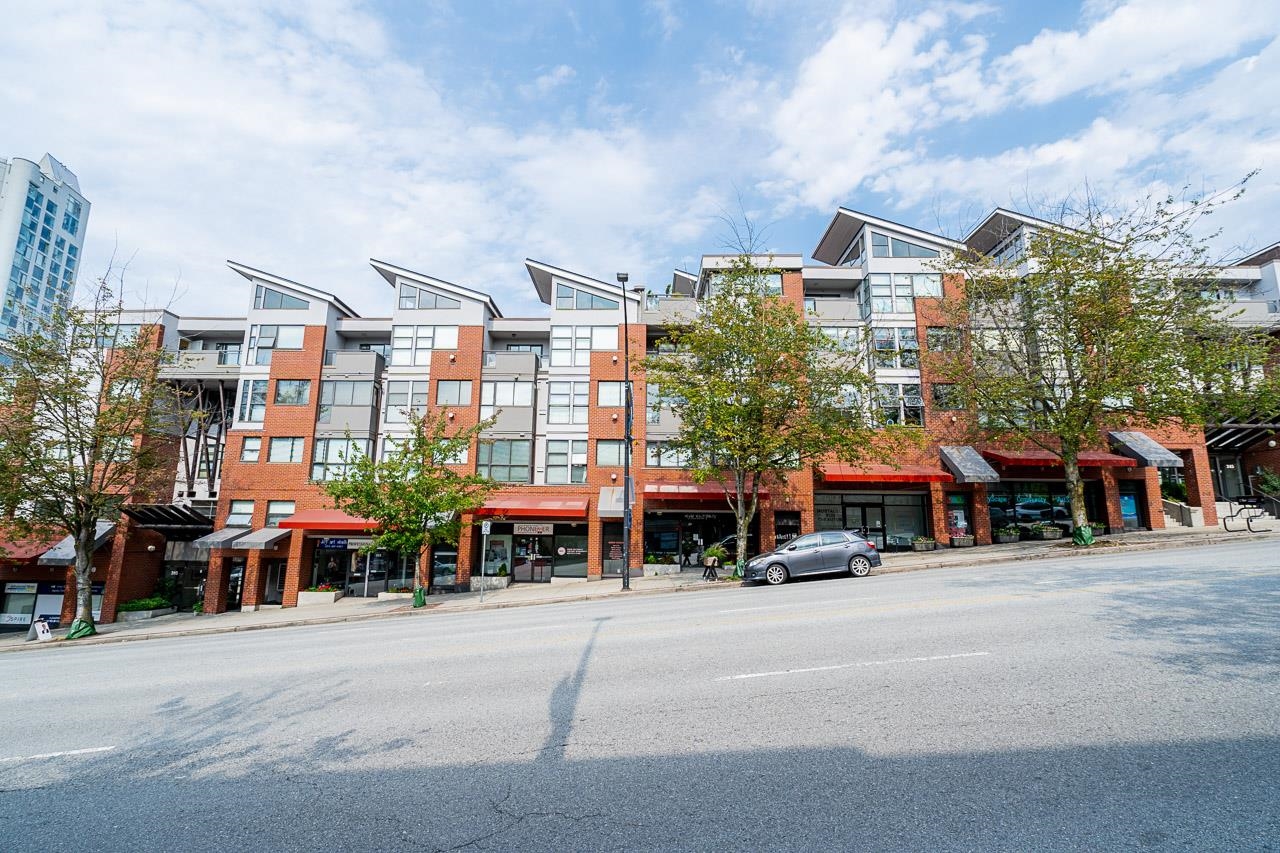 Listing image of 103 345 LONSDALE AVENUE