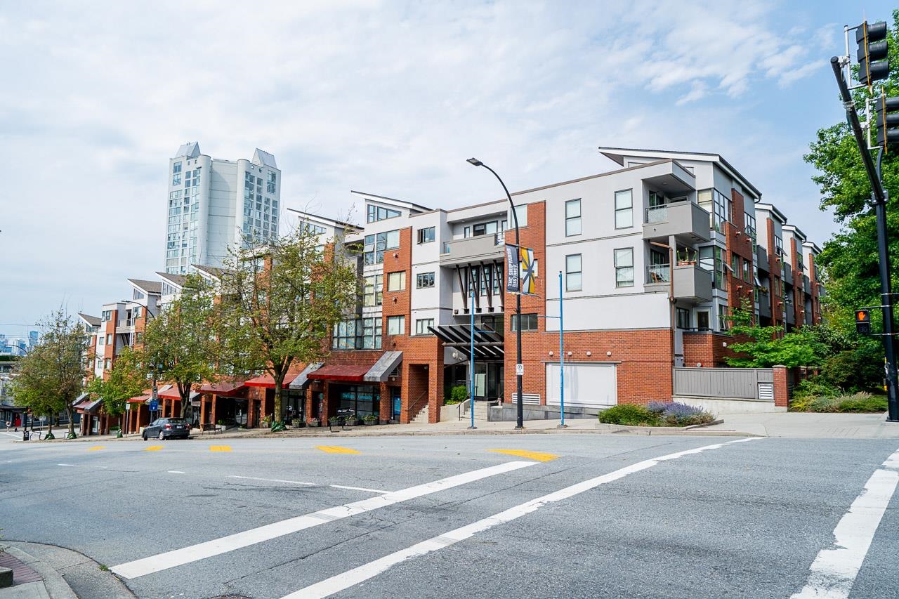 Listing image of 103 345 LONSDALE AVENUE