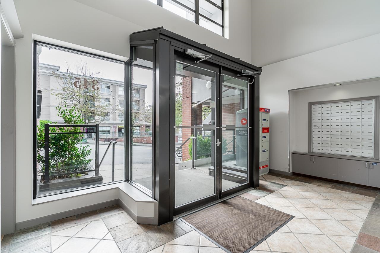 Listing image of 103 345 LONSDALE AVENUE