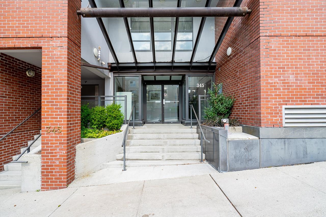 Listing image of 103 345 LONSDALE AVENUE