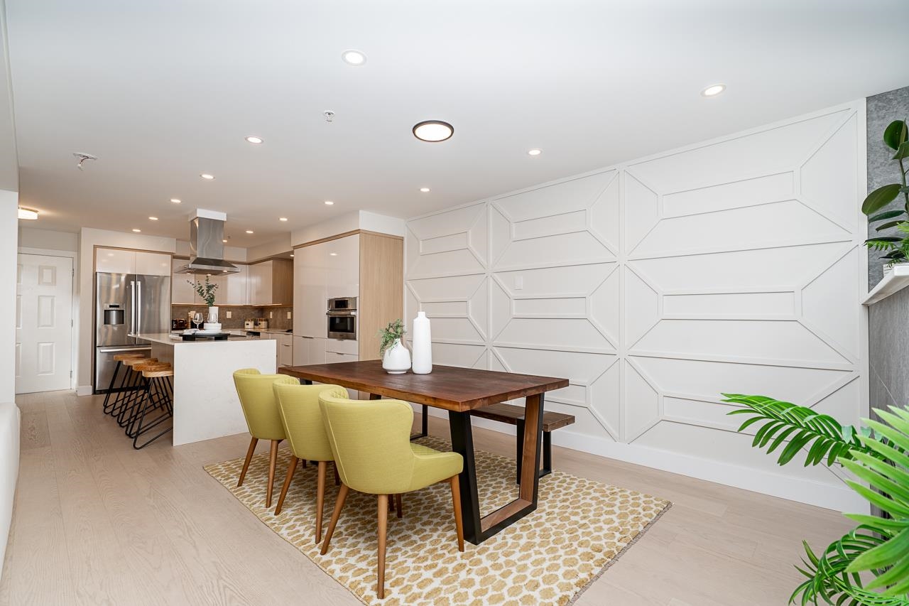 Listing image of 103 345 LONSDALE AVENUE