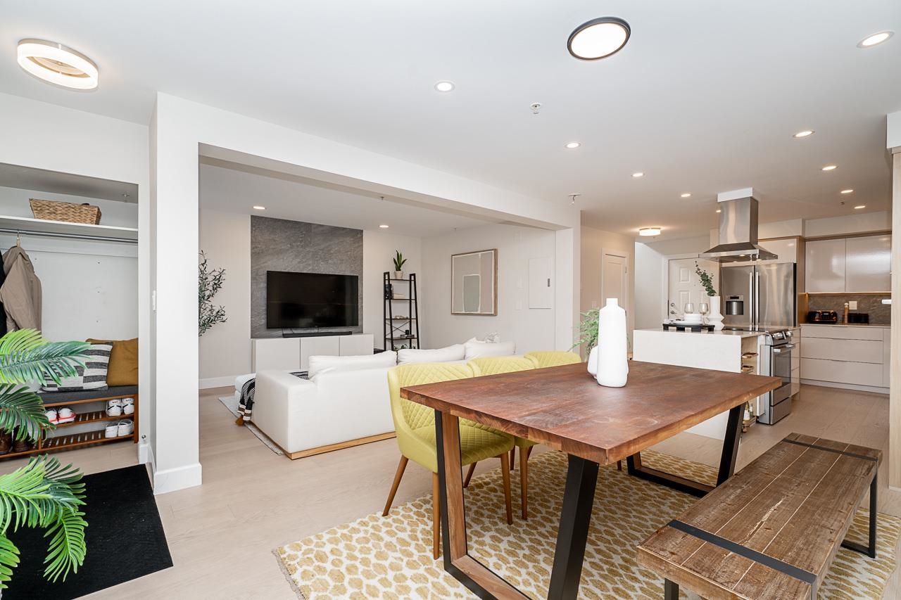 Listing image of 103 345 LONSDALE AVENUE