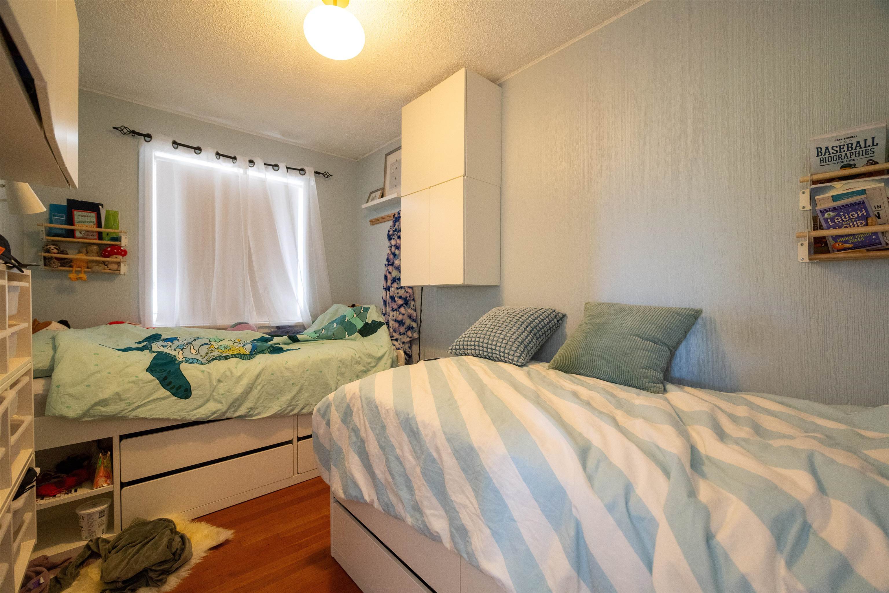 Listing image of 823 CALVERHALL STREET