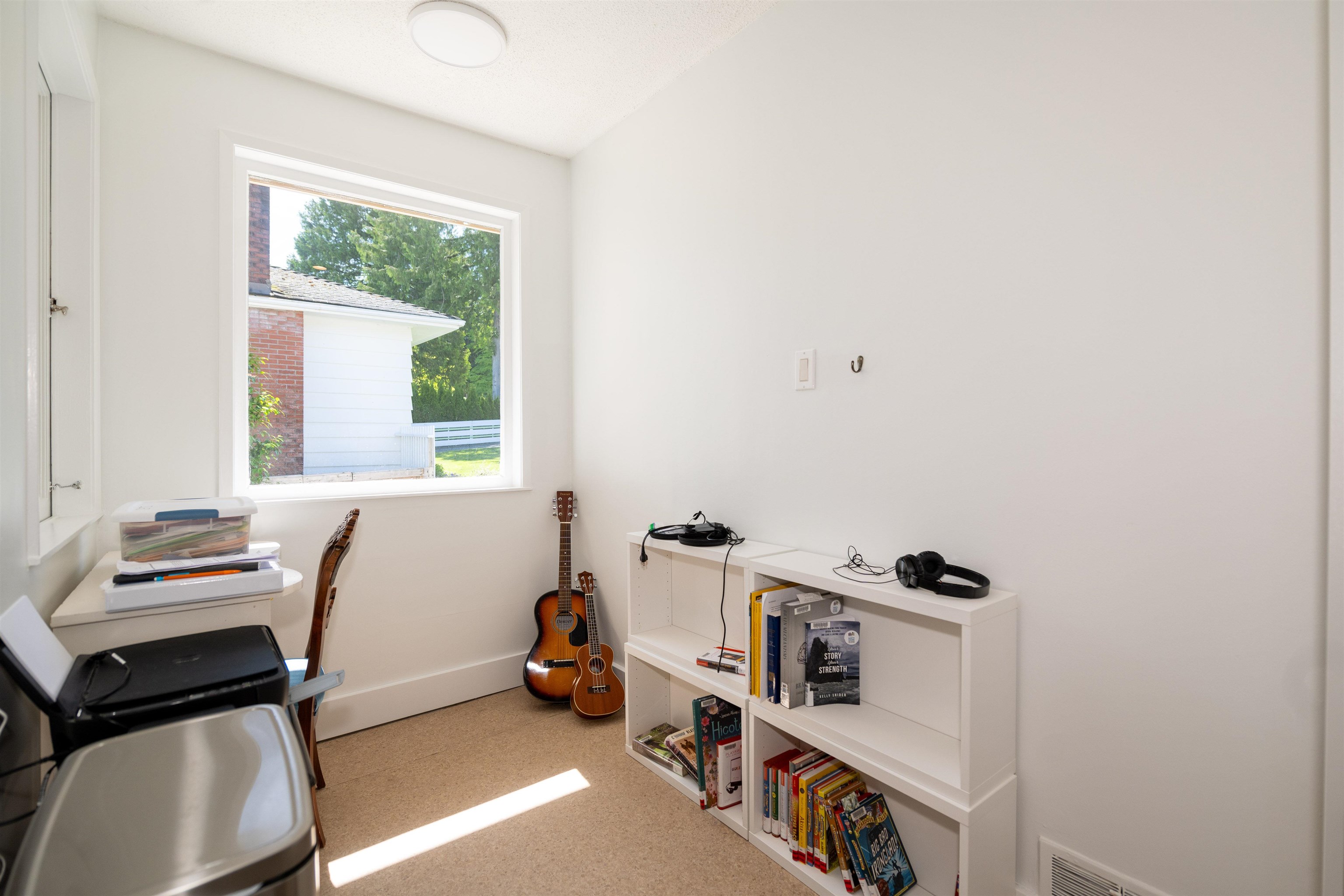 Listing image of 823 CALVERHALL STREET