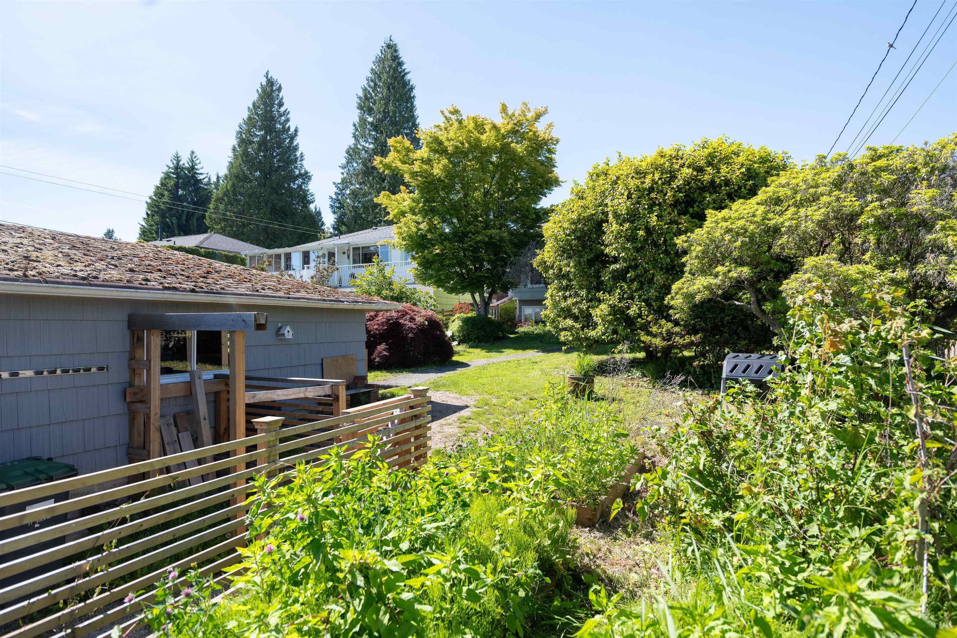 Listing image of 823 CALVERHALL STREET