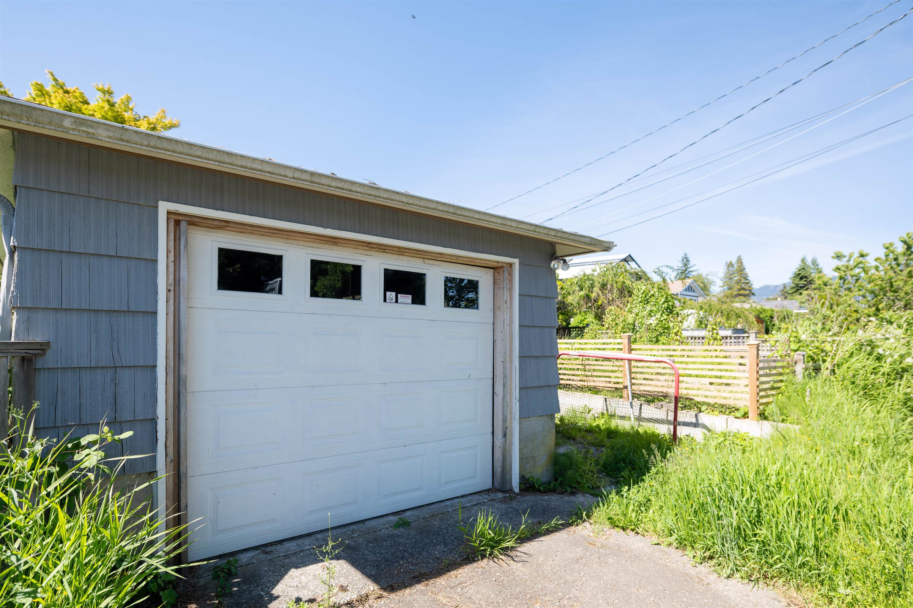 Listing image of 823 CALVERHALL STREET