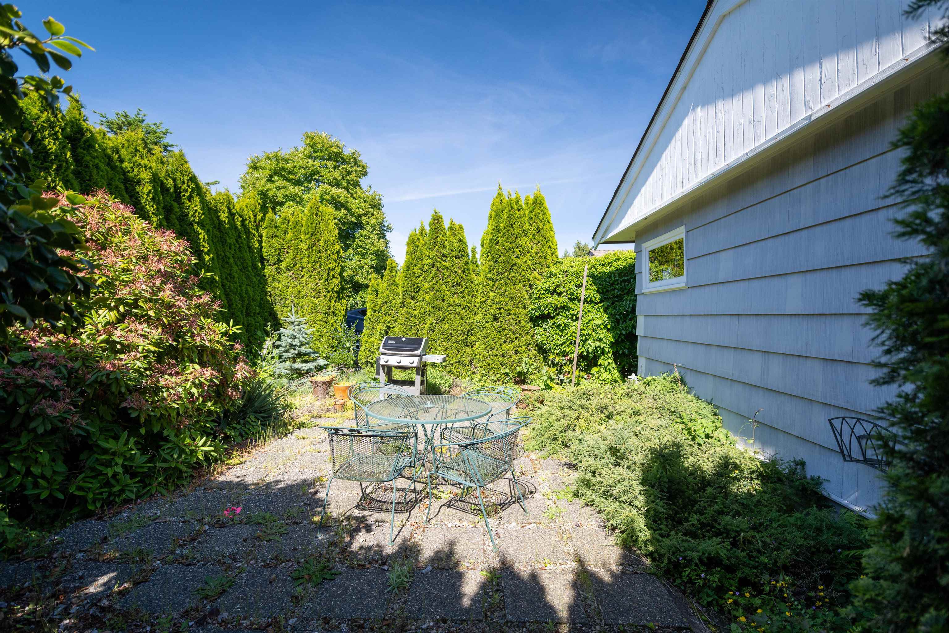 Listing image of 823 CALVERHALL STREET