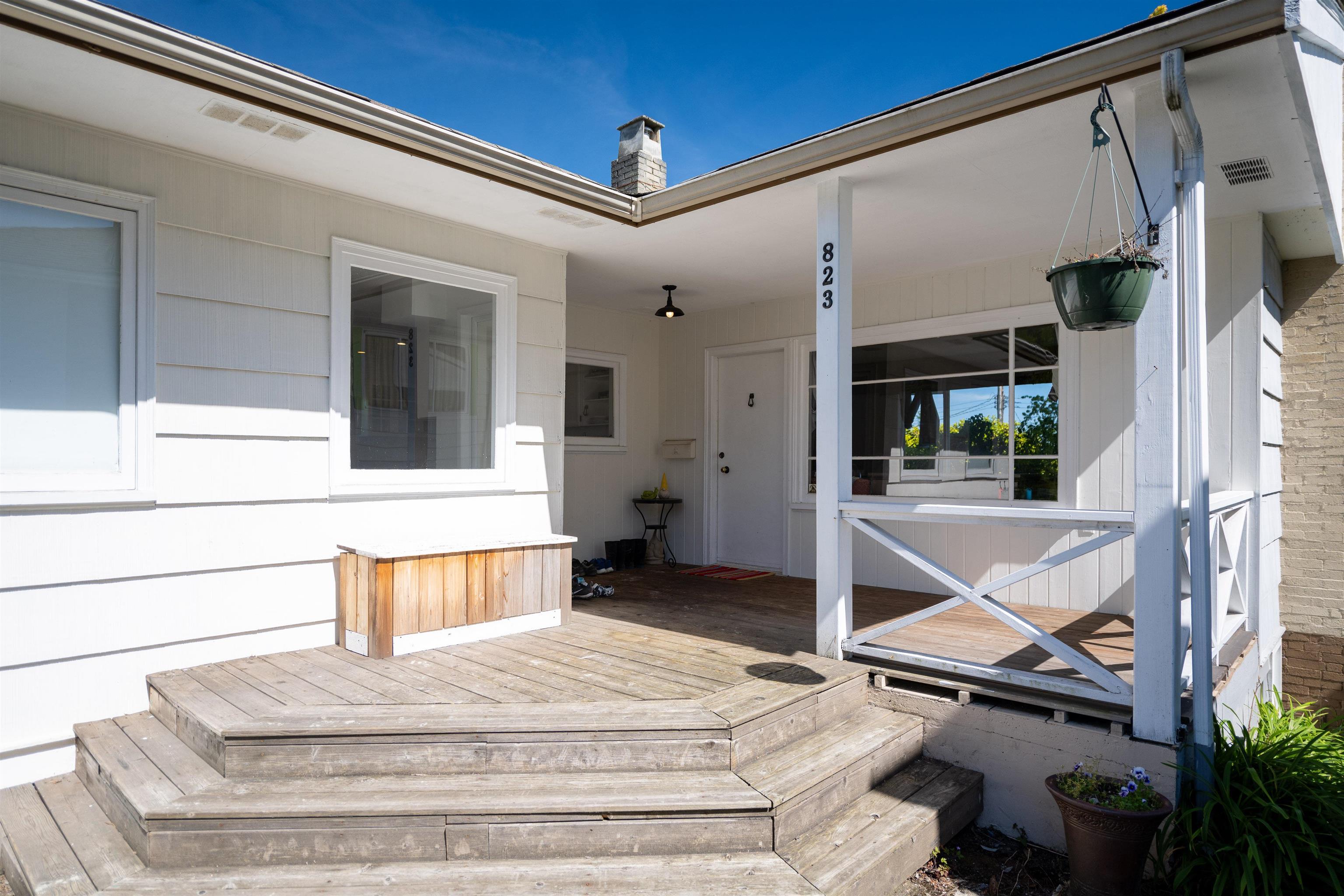 Listing image of 823 CALVERHALL STREET