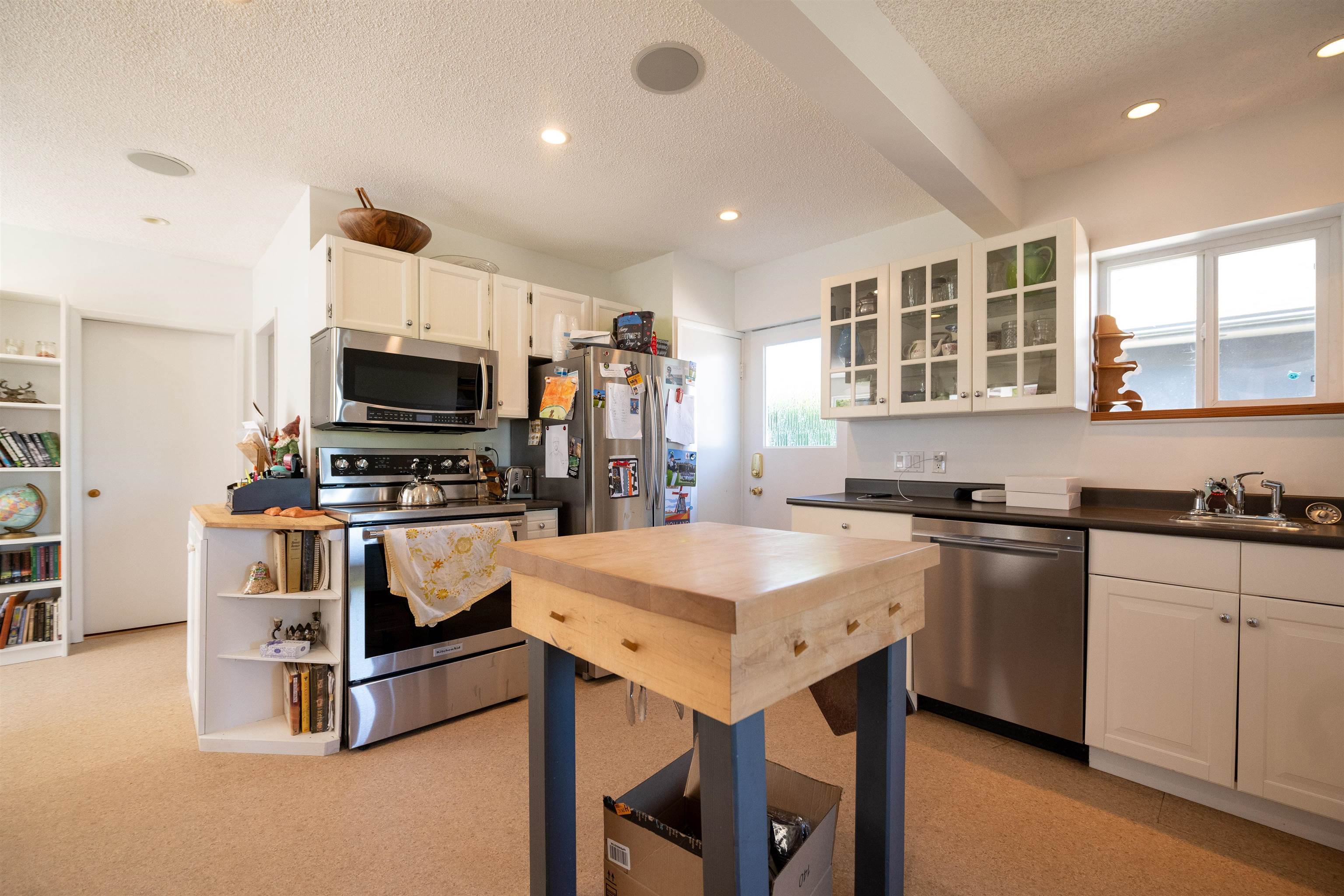 Listing image of 823 CALVERHALL STREET