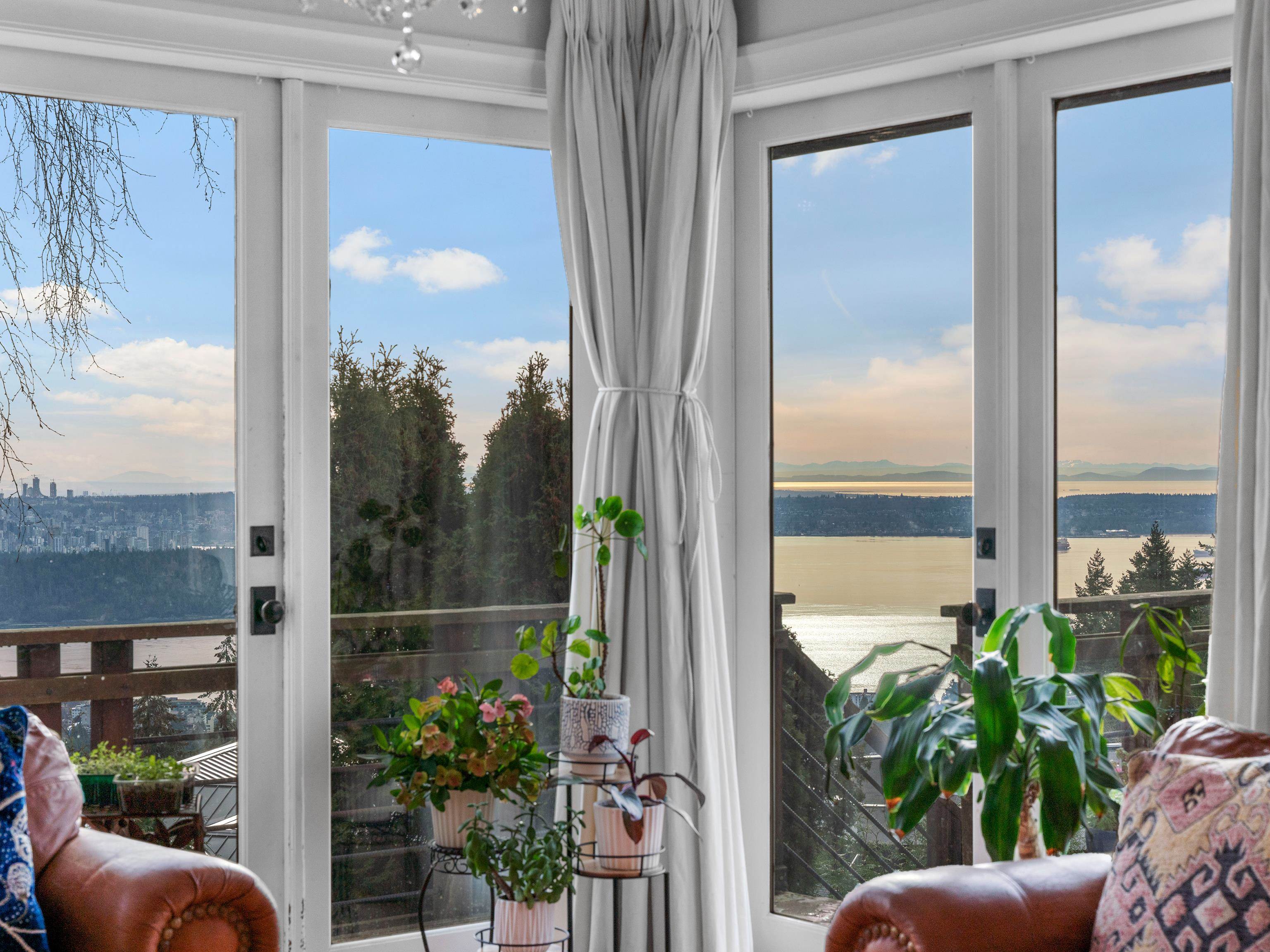 Listing image of 1370 WHITBY ROAD