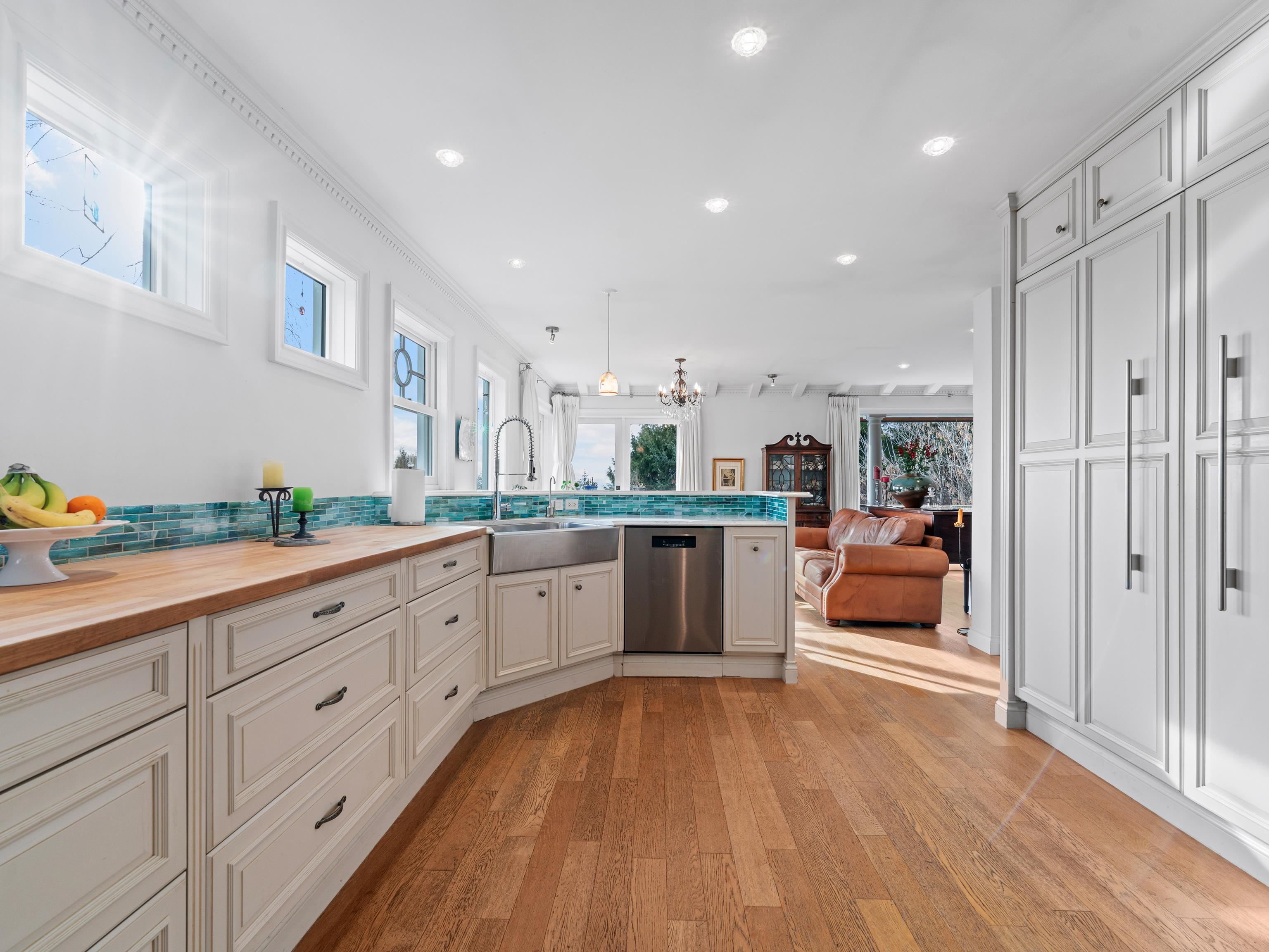 Listing image of 1370 WHITBY ROAD