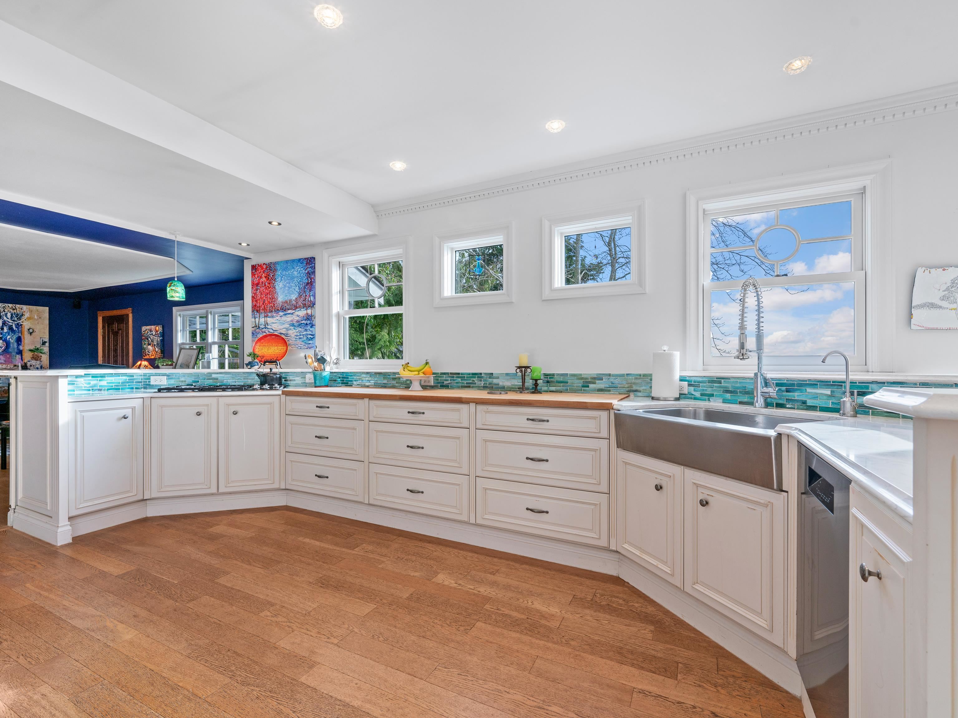 Listing image of 1370 WHITBY ROAD