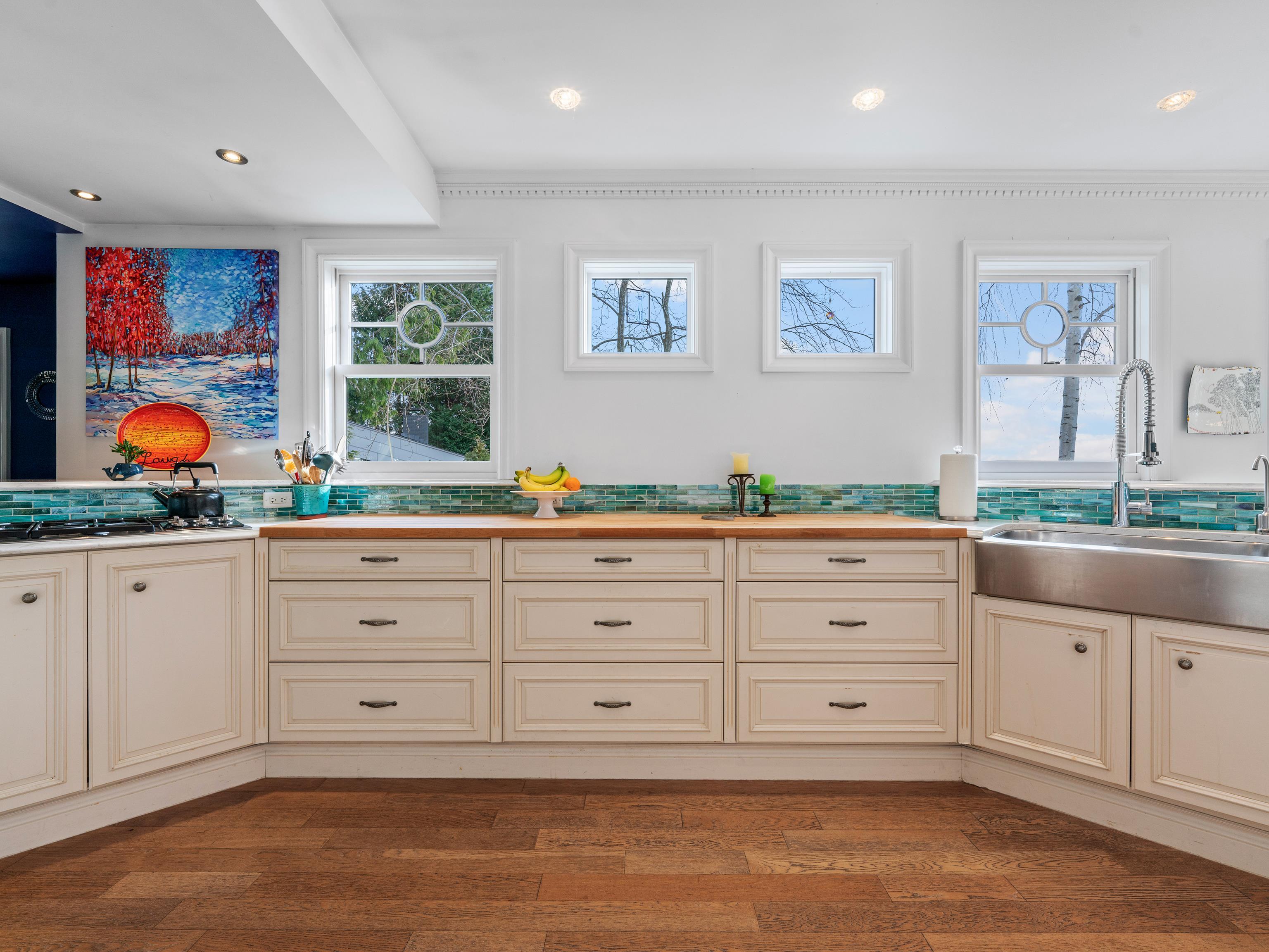 Listing image of 1370 WHITBY ROAD